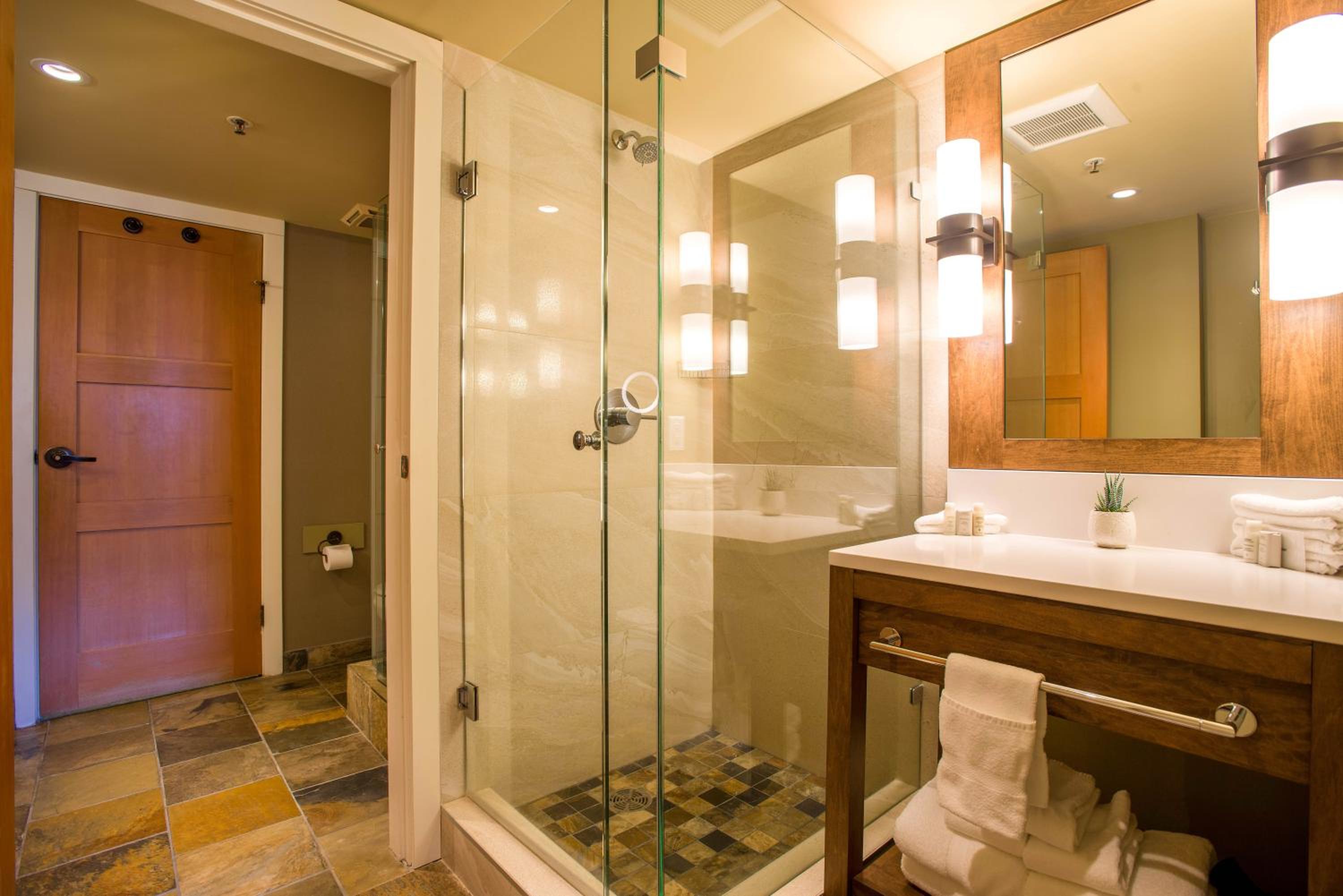 Two-Bedroom Suite with Hot Tub  - Photo 4