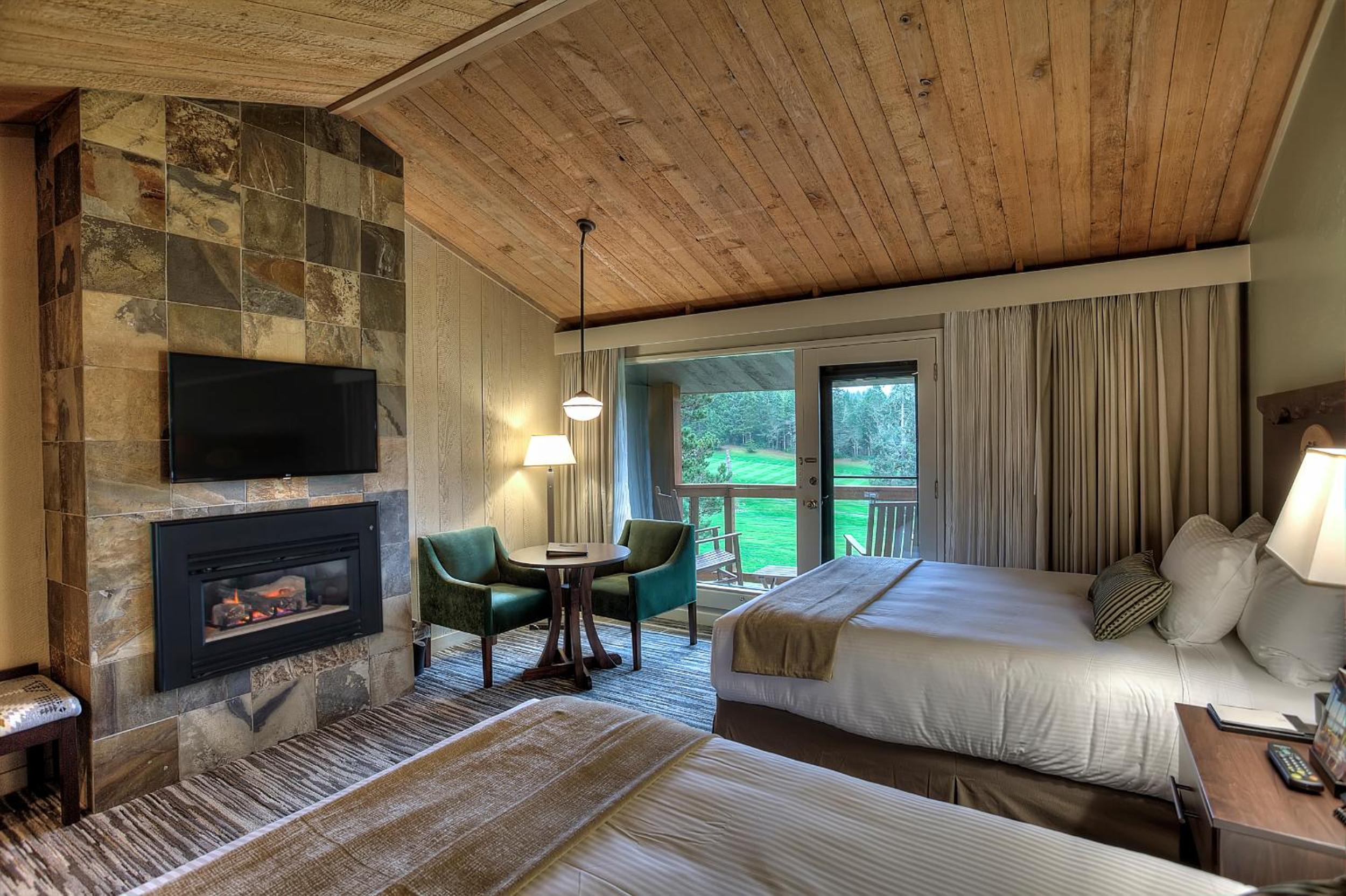 Traditional Double Queen Room - Photo 2