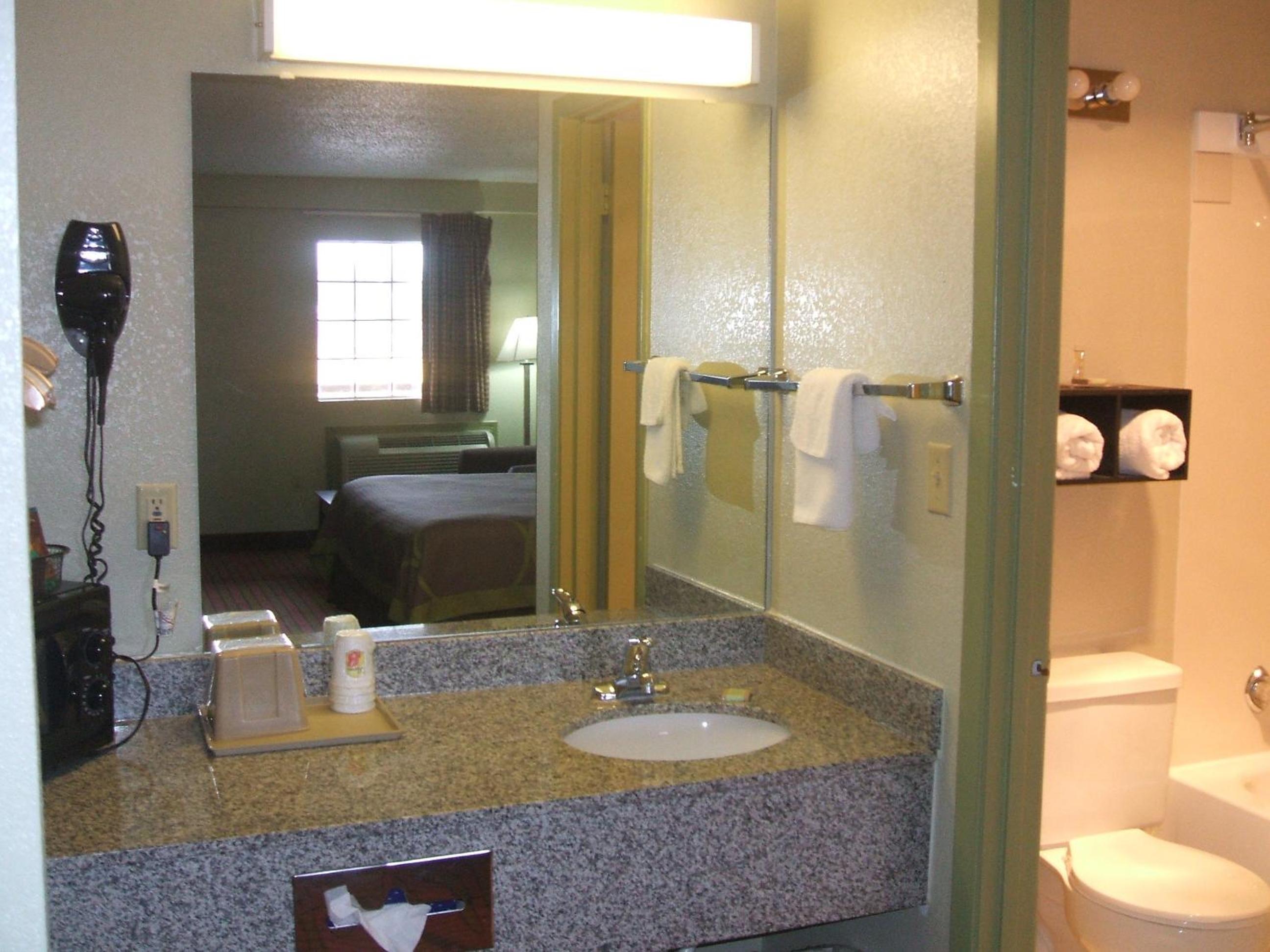 Double Room - Smoking - Photo 3