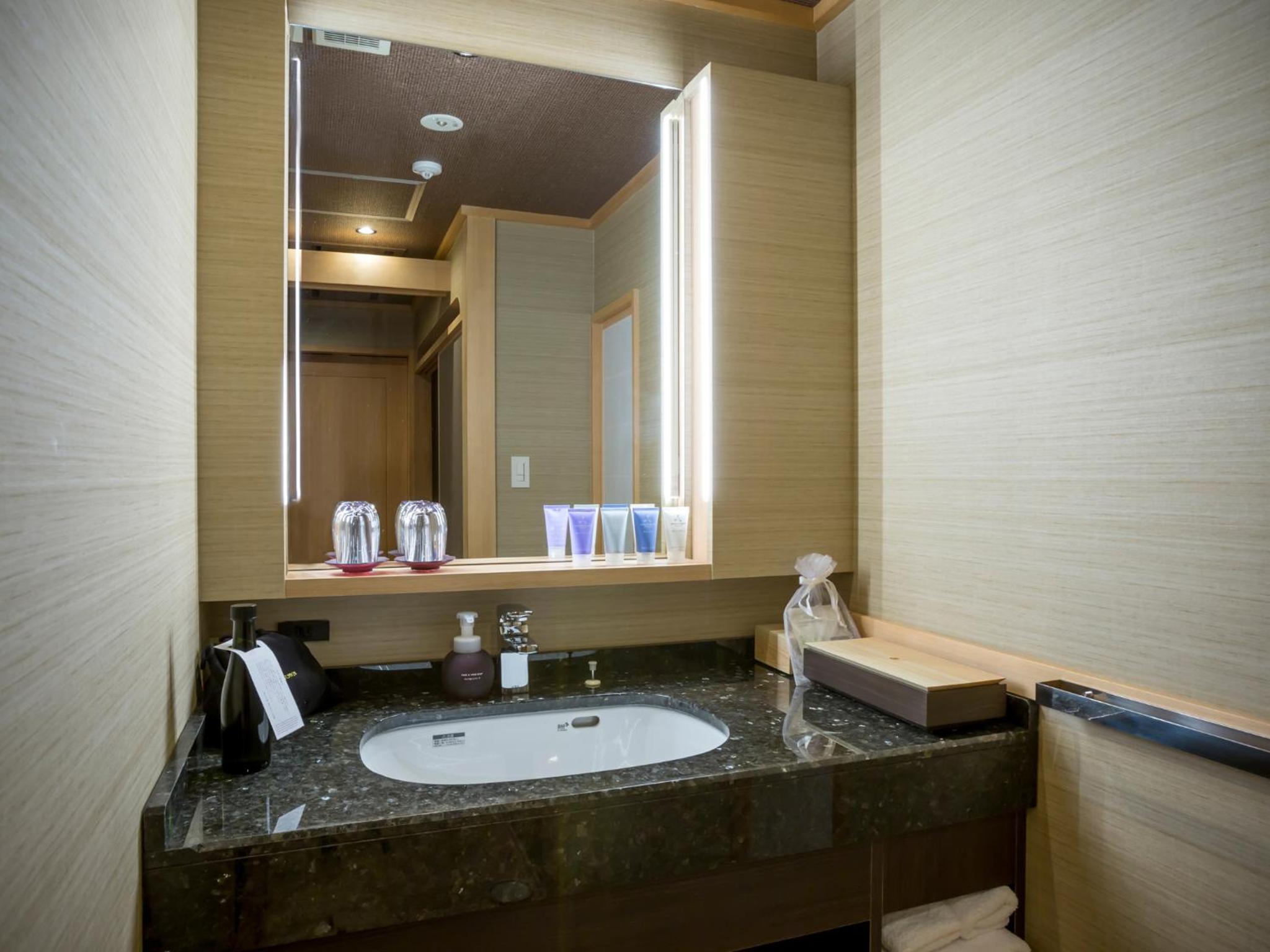 Grand Twin Room with Terrace - Non-Smoking (2nd Floor) photo 2