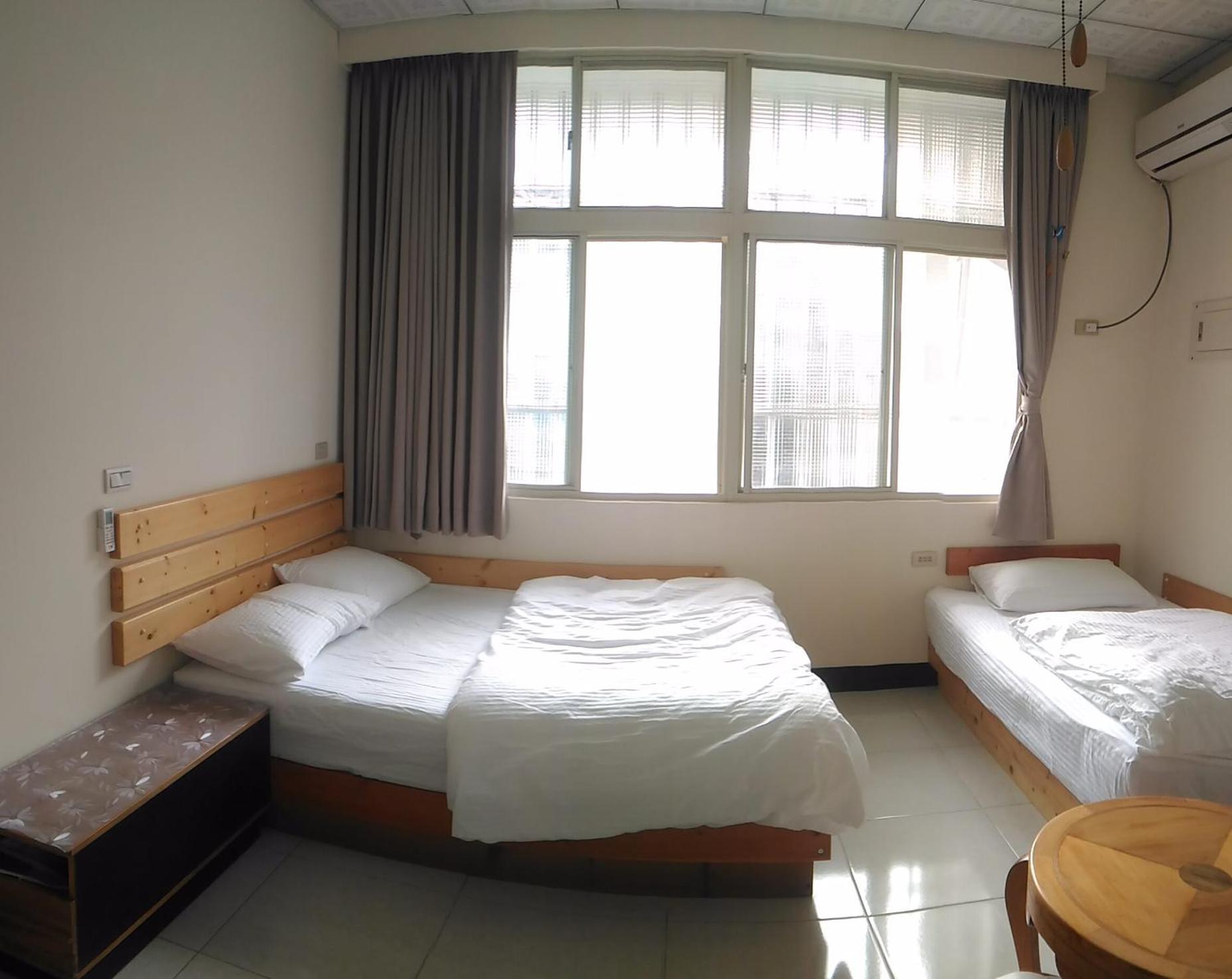 Quadruple Room - Disability Access photo 3