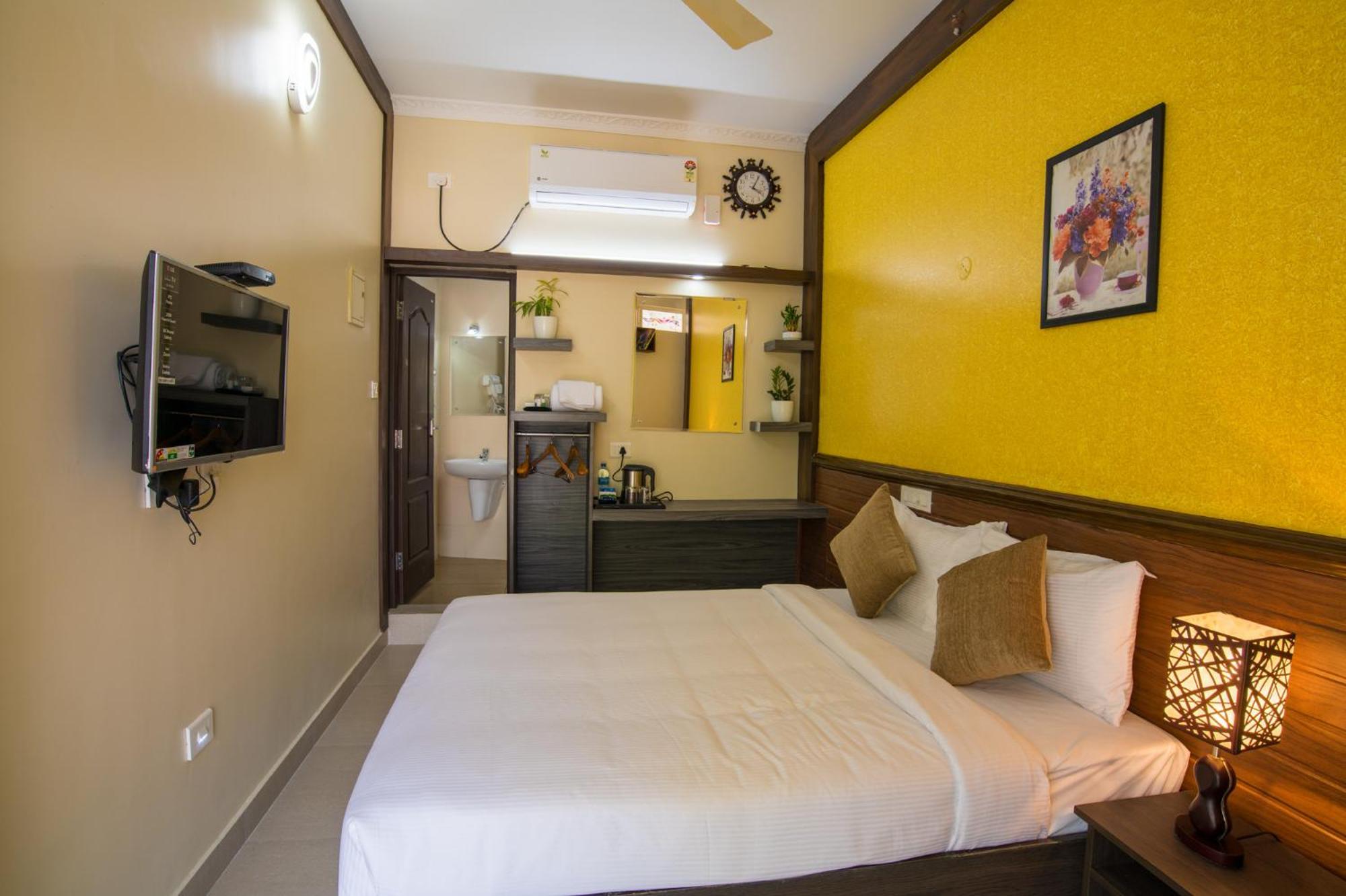 Deluxe Double Room (2 Adults + 1 Child) - Photo 4