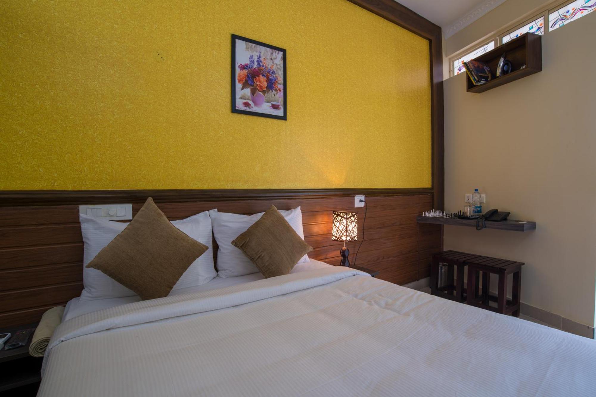 Deluxe Double Room (2 Adults + 1 Child) - Photo 3
