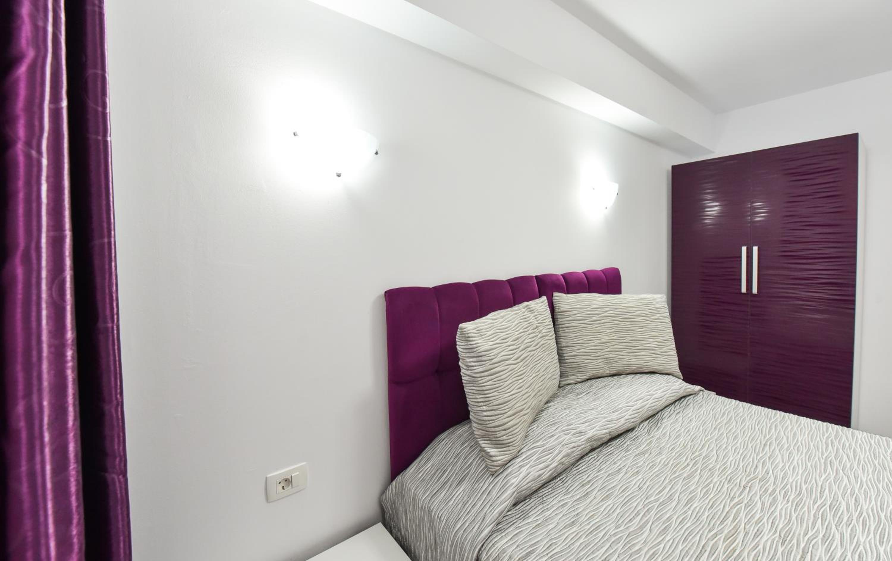 Apartment with Terrace - Photo 8