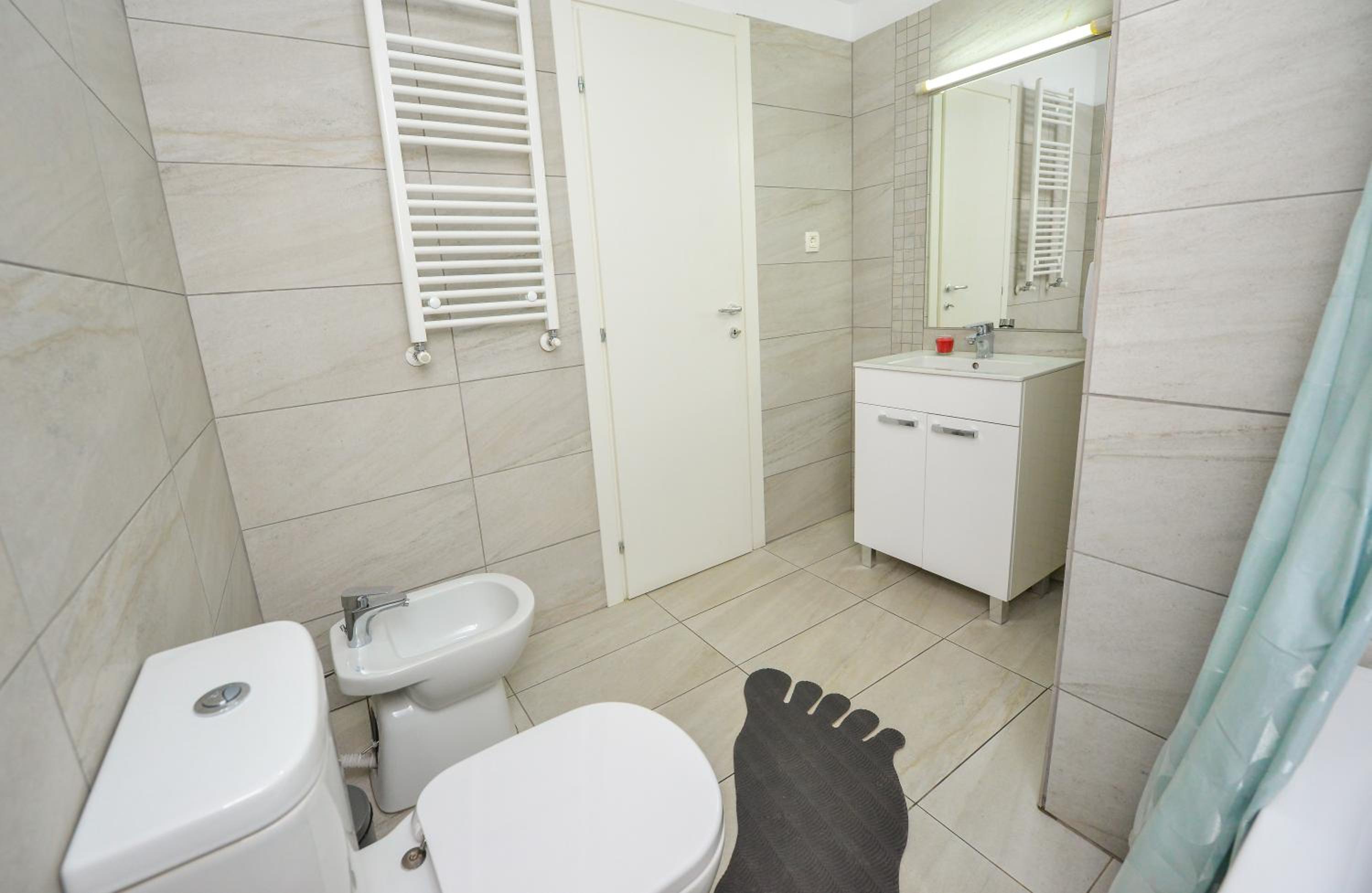 Apartment with Terrace - Photo 13
