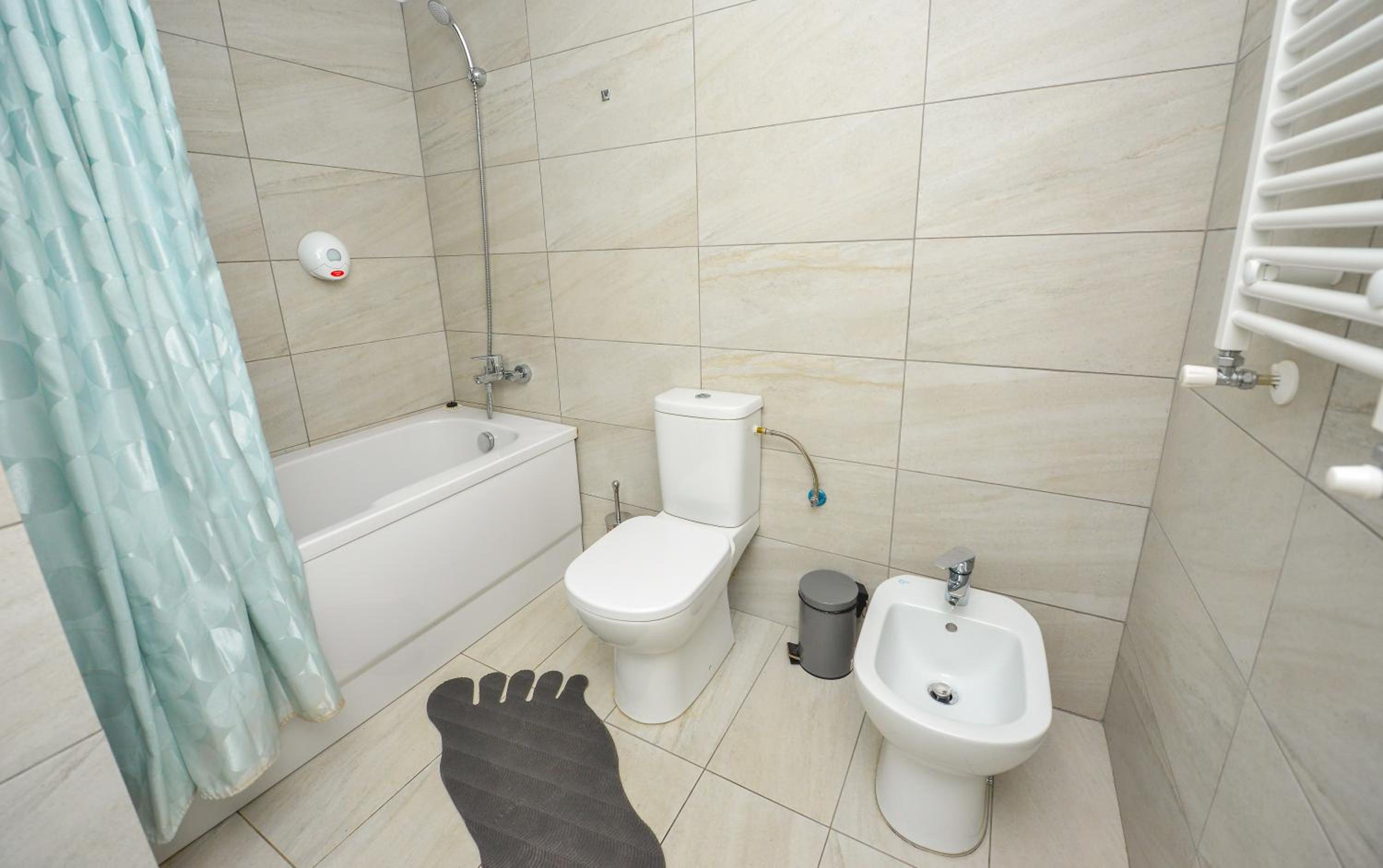 Apartment with Terrace - Photo 20