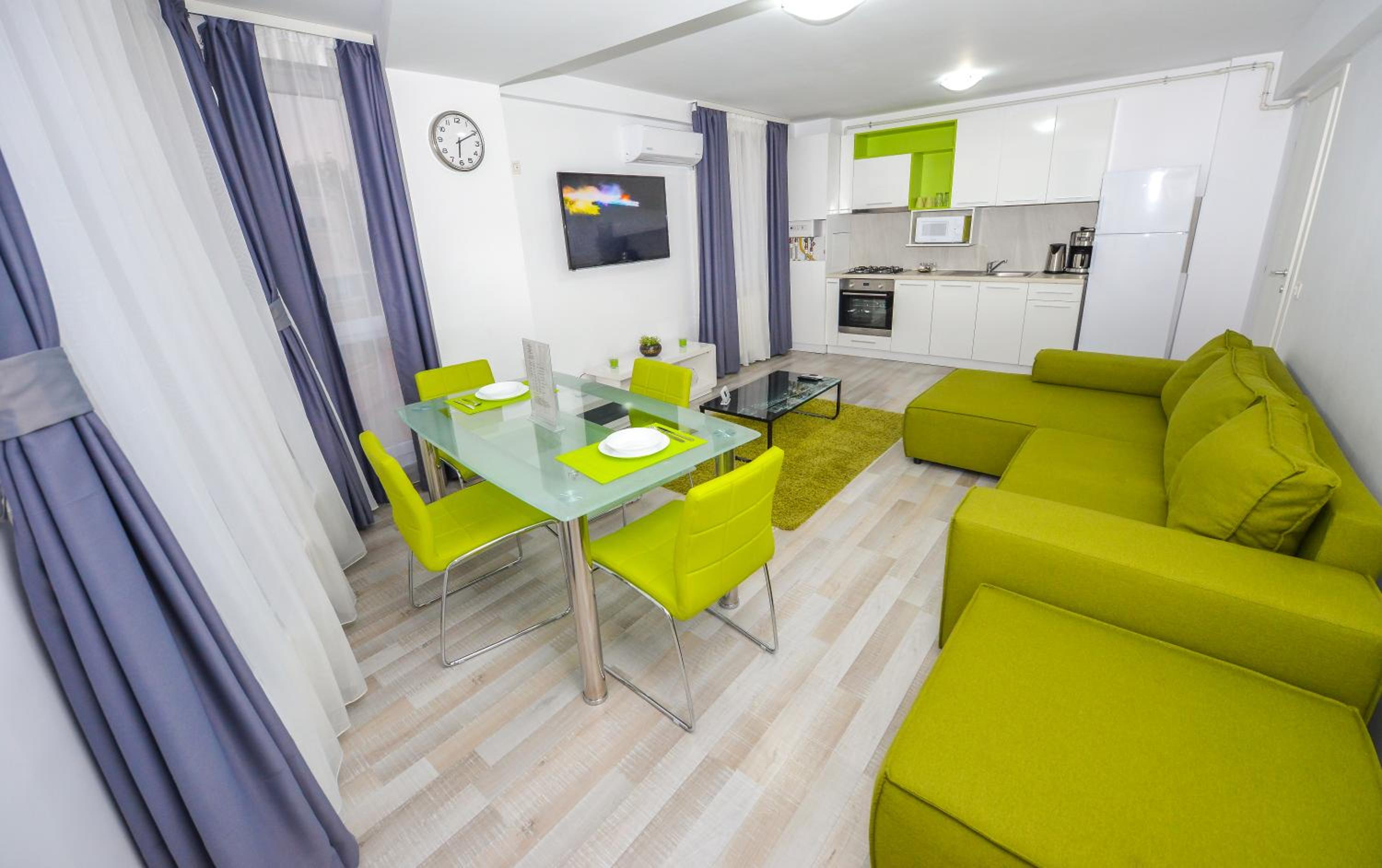 Apartment with Terrace - Photo 2