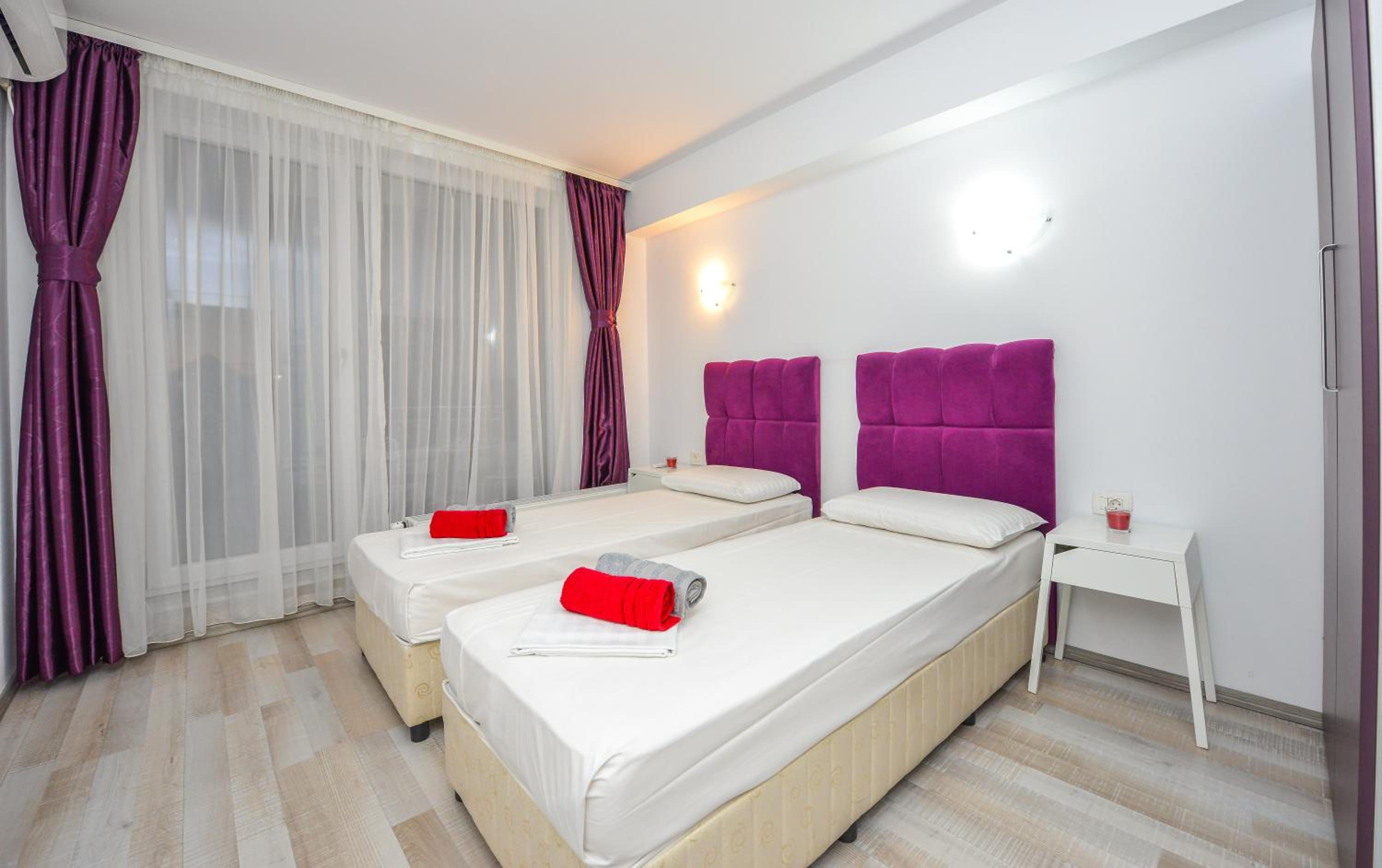 Apartment with Terrace - Photo 18