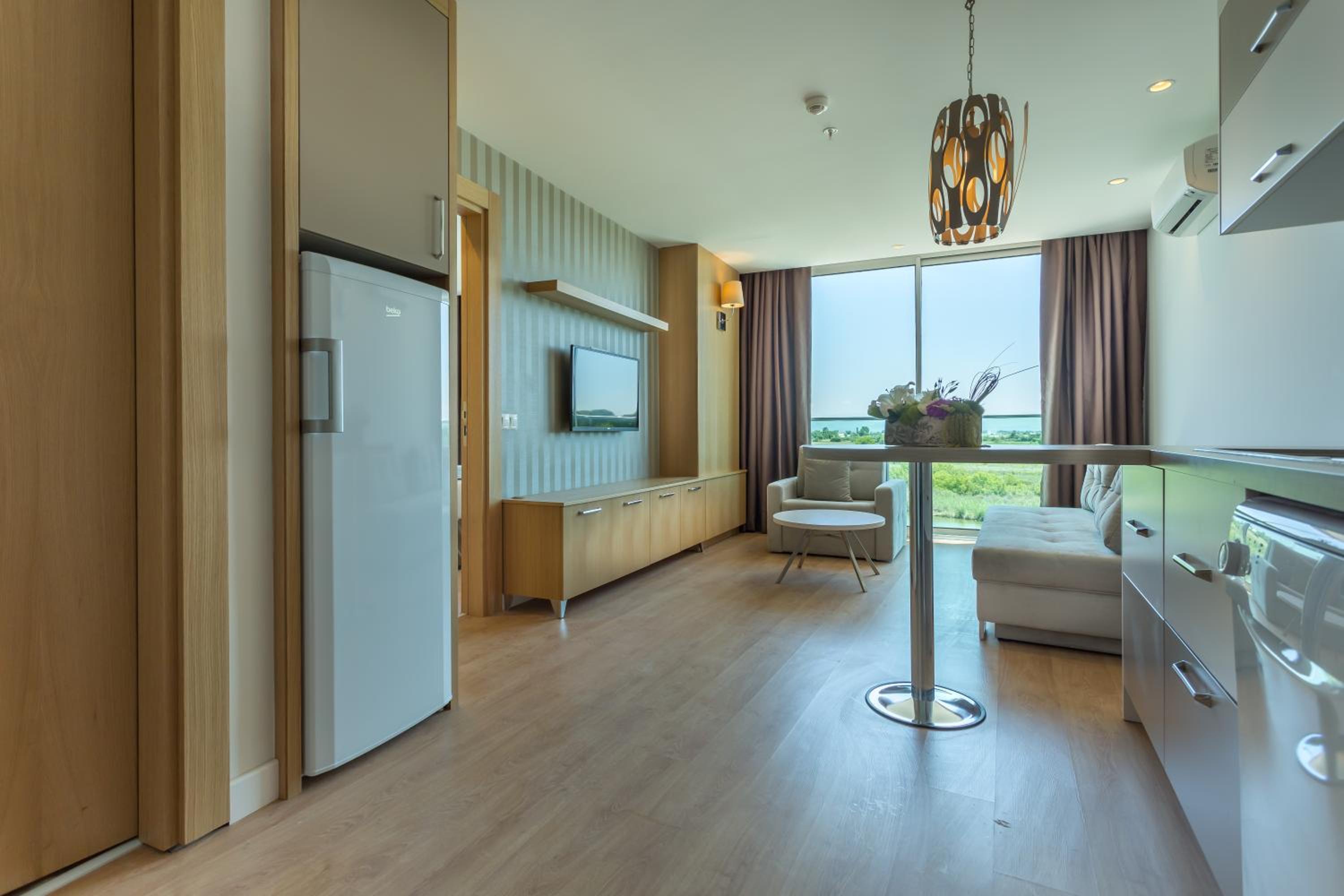 Economy Double Room thumbnail 6