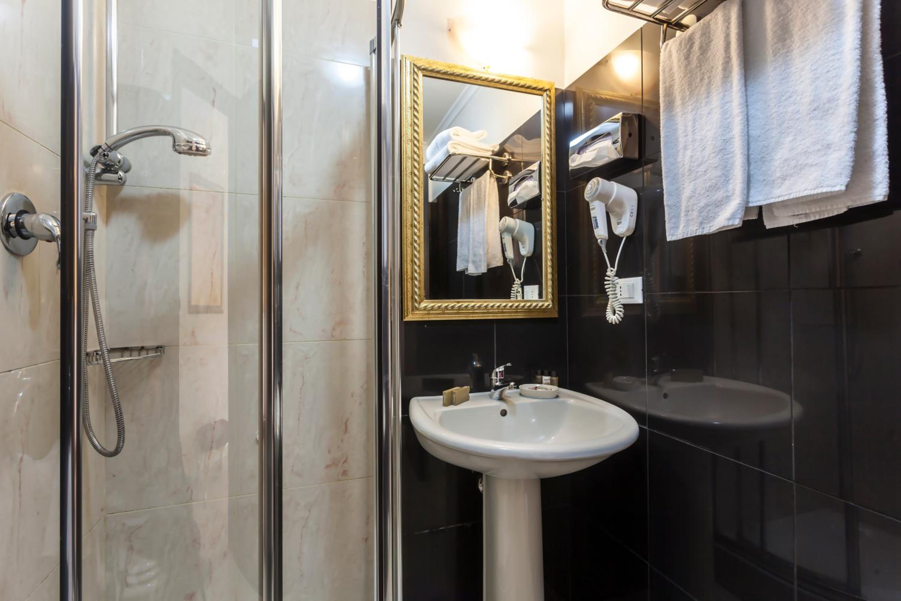 Double or Twin Room photo 2