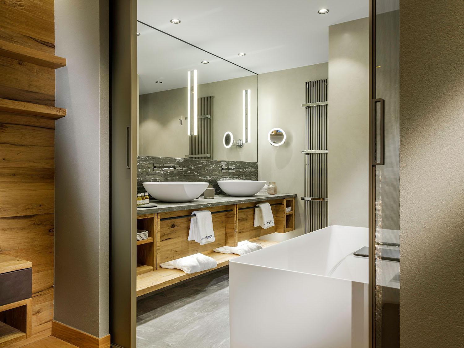 Deluxe Double Room with Balcony photo 3