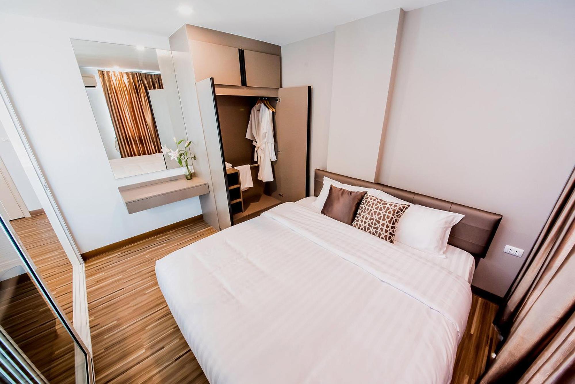 King Room with Pool View