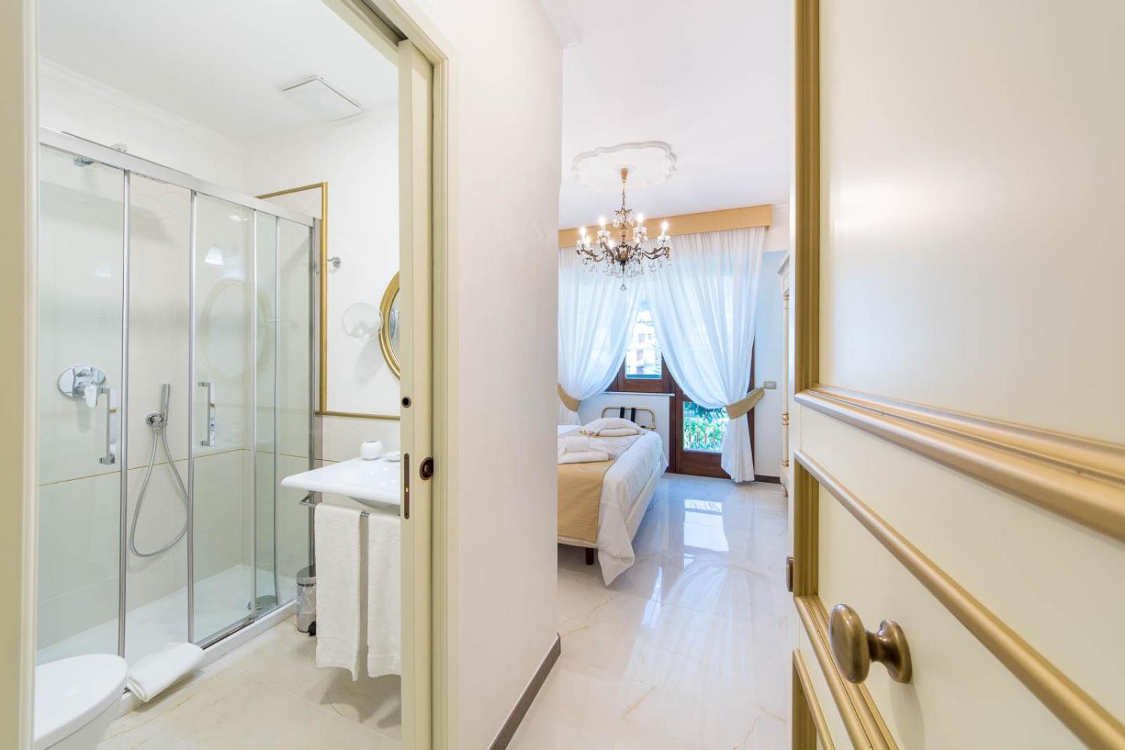 Double Room with Balcony and Sea View photo 2