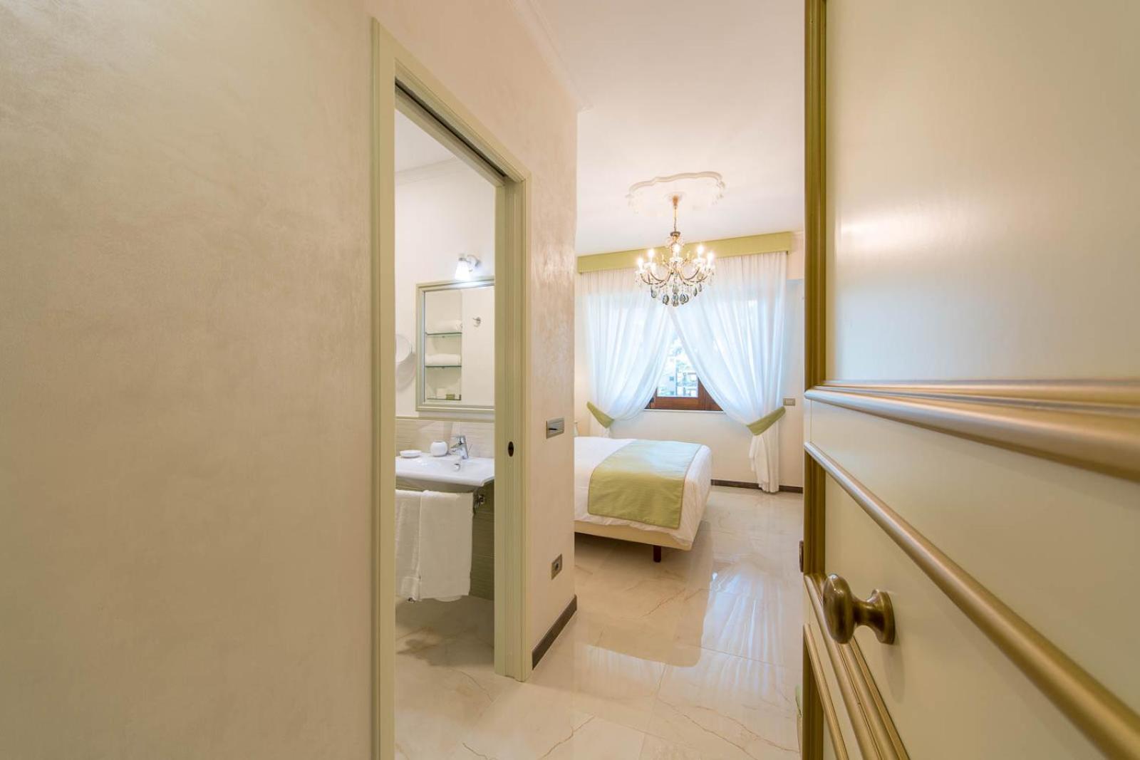 Double Room with Sea View photo 2