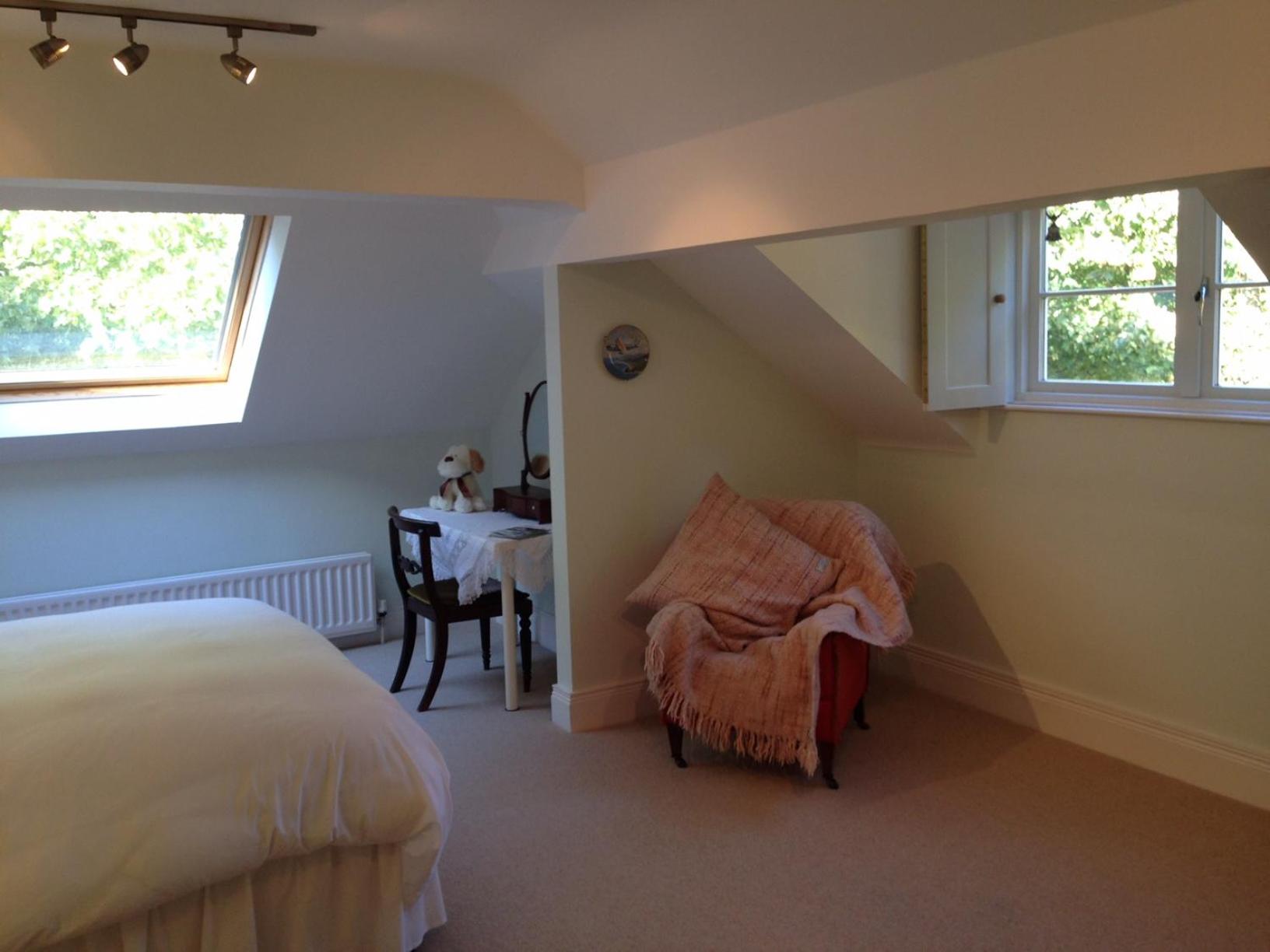 Standard Twin Room with Shared Bathroom