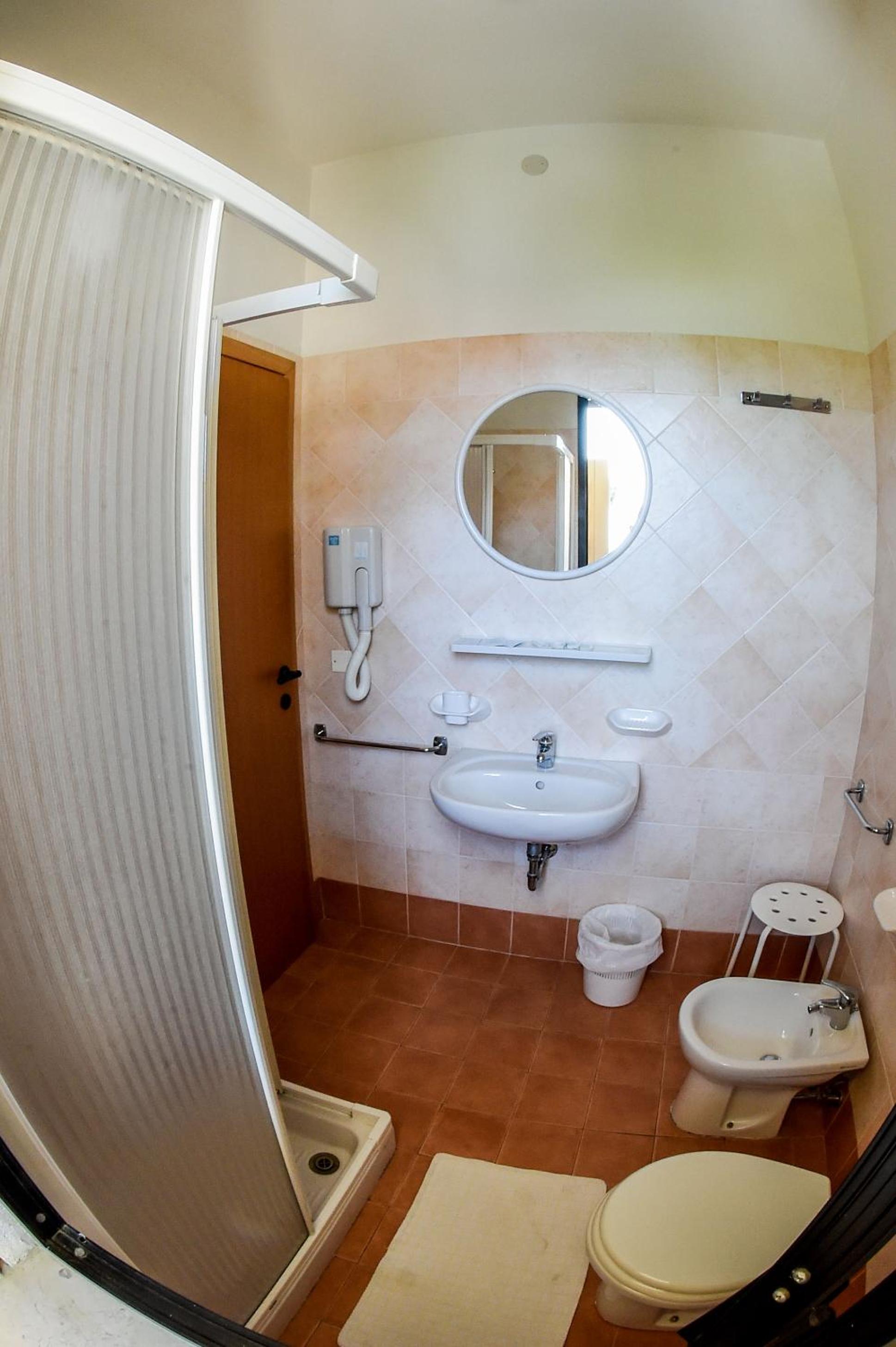 Double or Twin Room with Private Bathroom photo 2