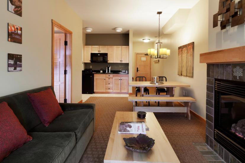 One-Bedroom Suite at Tram Haus Lodge photo 3