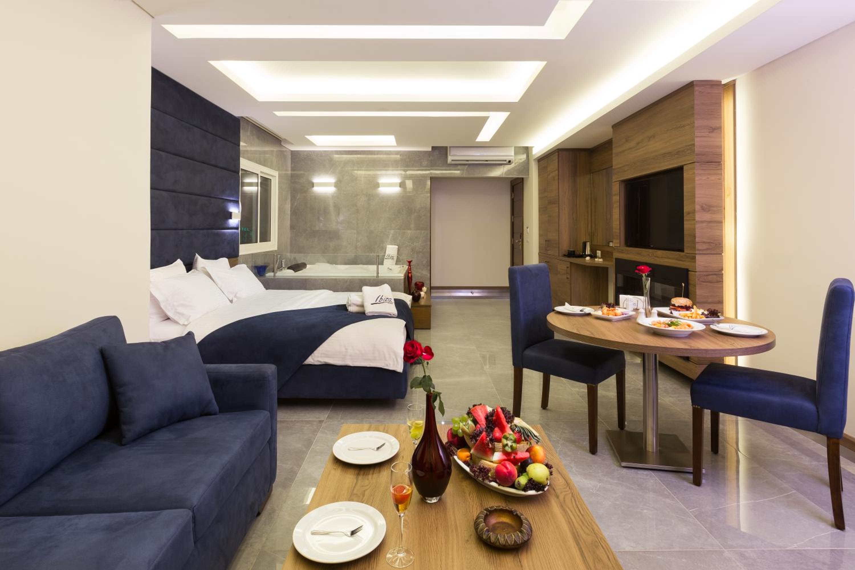 Executive Suite - Photo 1