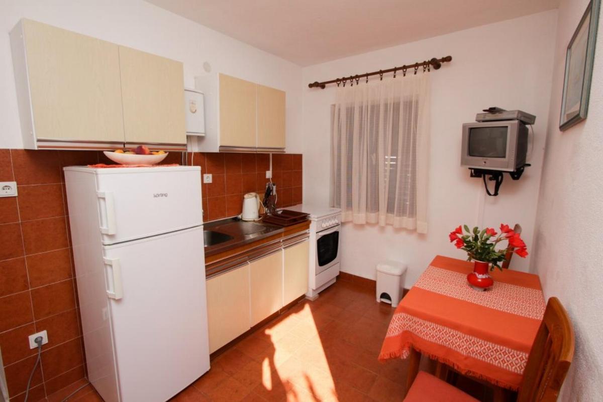 Apartment with Terrace photo 3