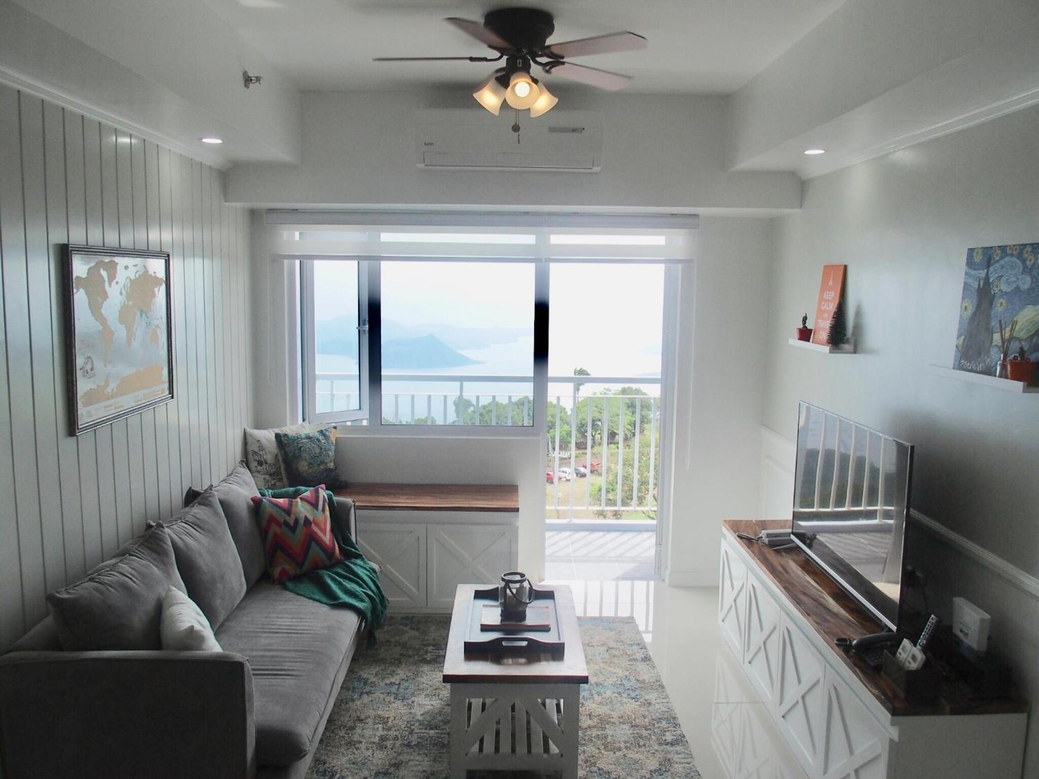 Apartment with Lake View - Photo 10