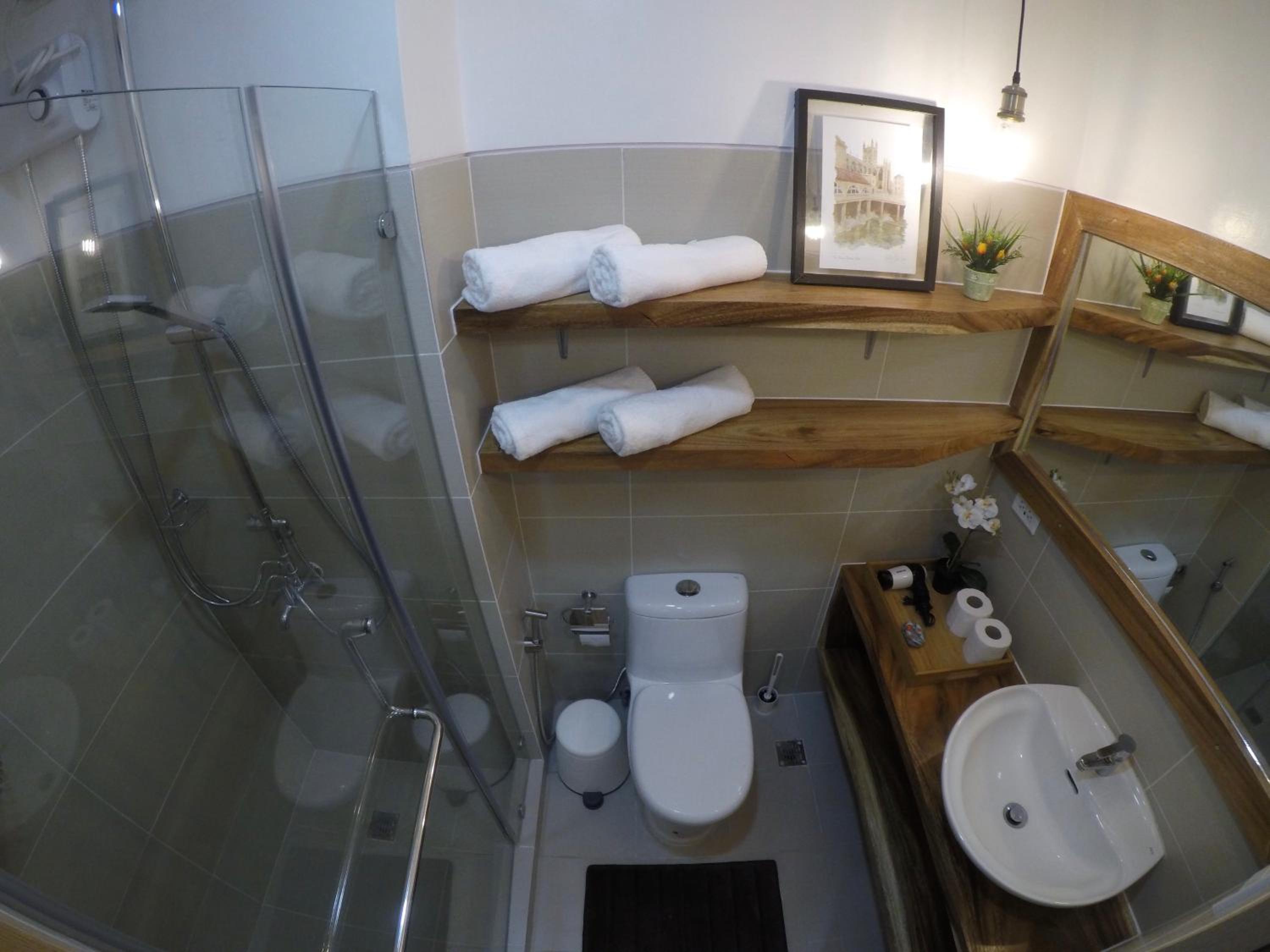 Apartment with Lake View - Photo 11