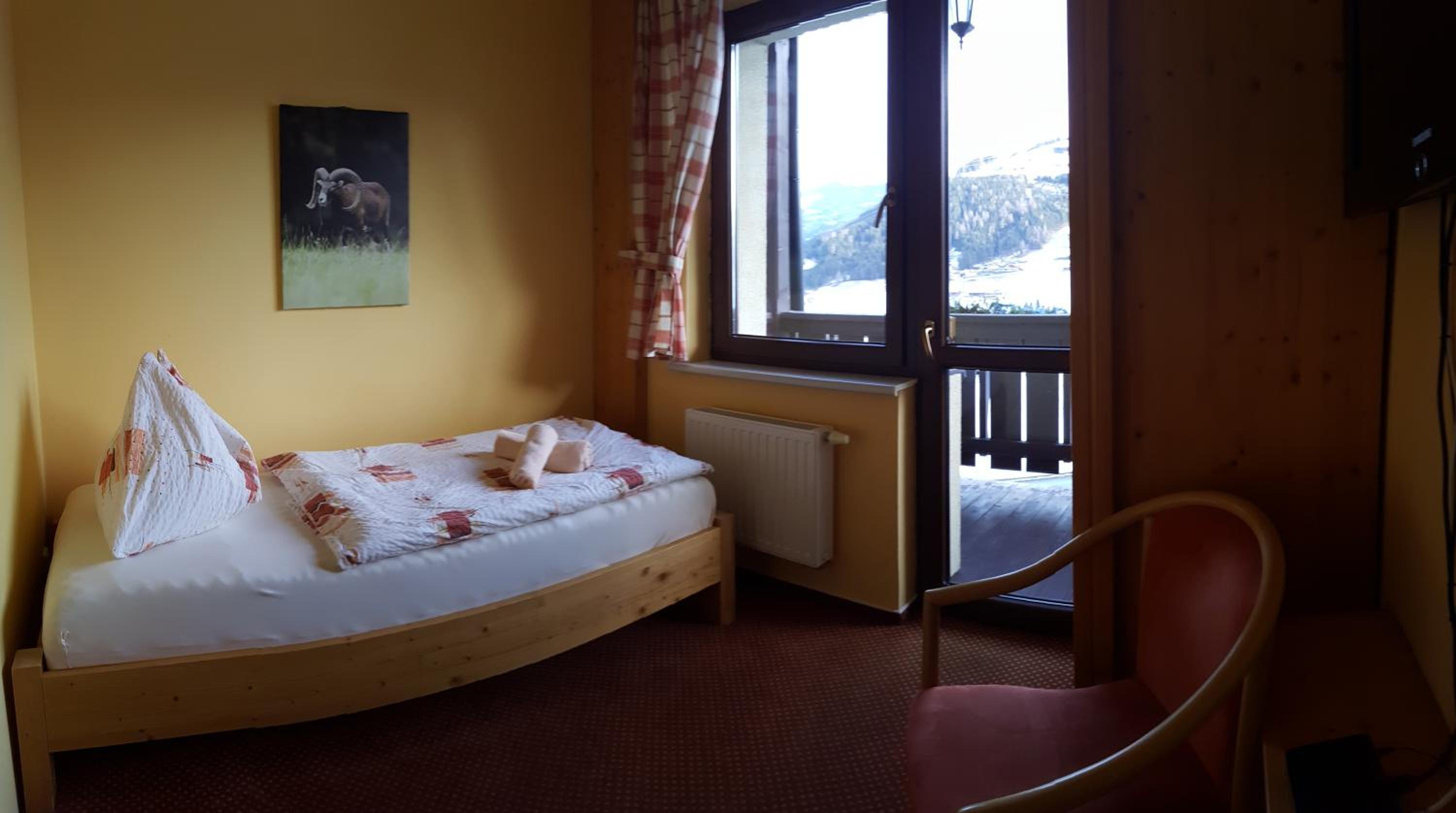 Family Suite with Balcony - Photo 8