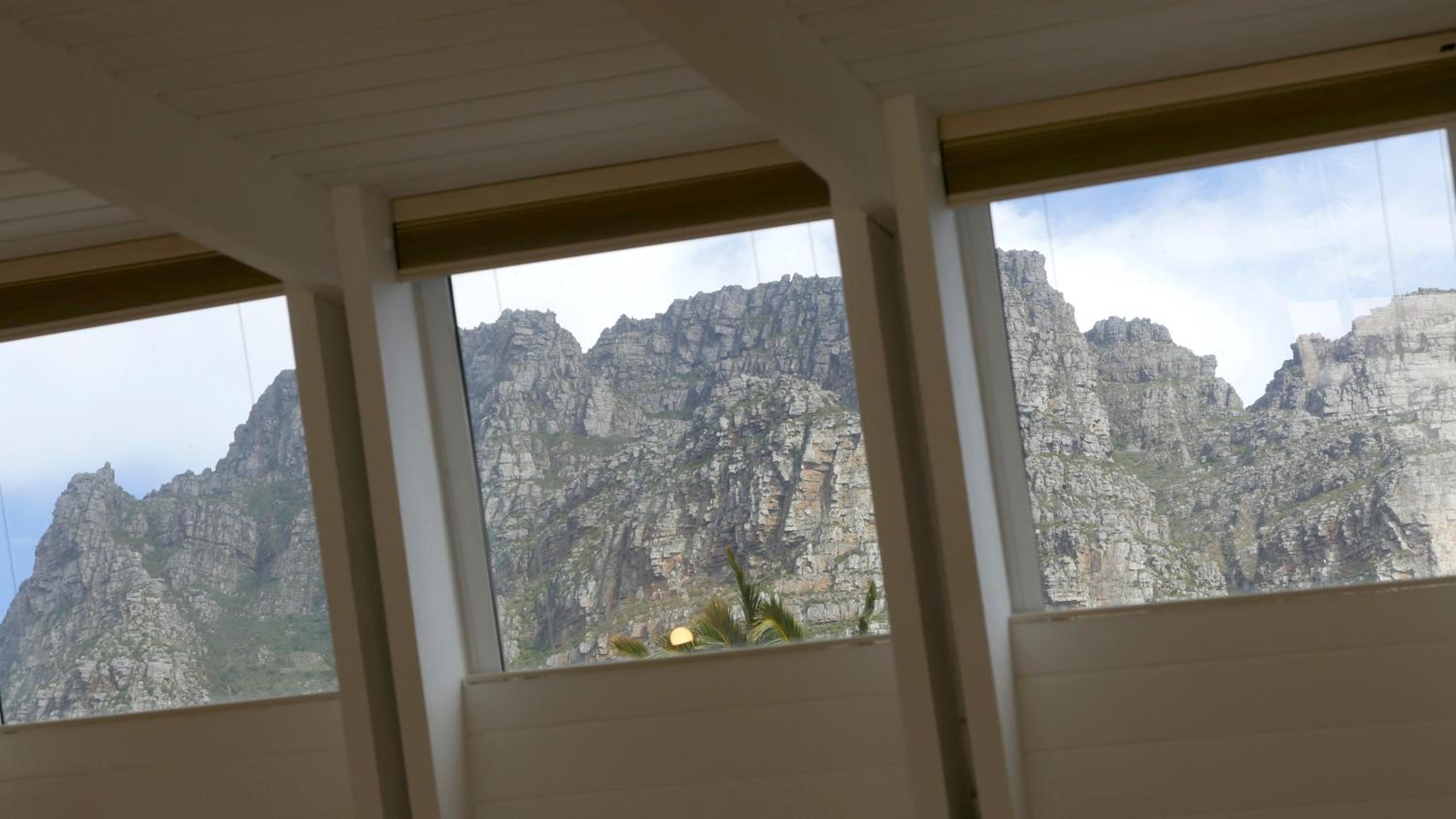 Deluxe Junior Suite with Terrace, Sea View and Mountain View (Master Bedroom) - Photo 9