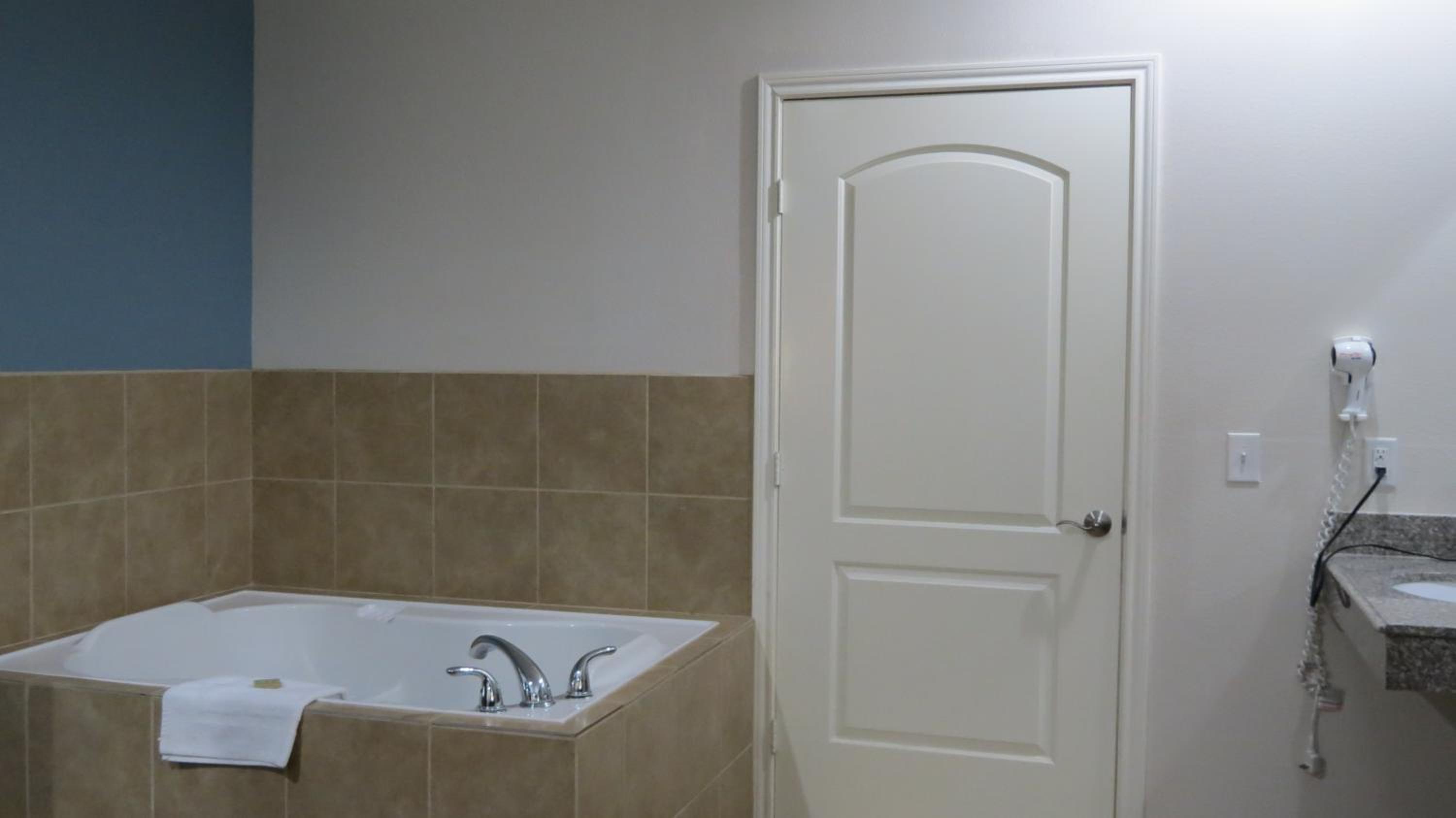 Deluxe Double Room With Two Double Beds - Non-Smoking