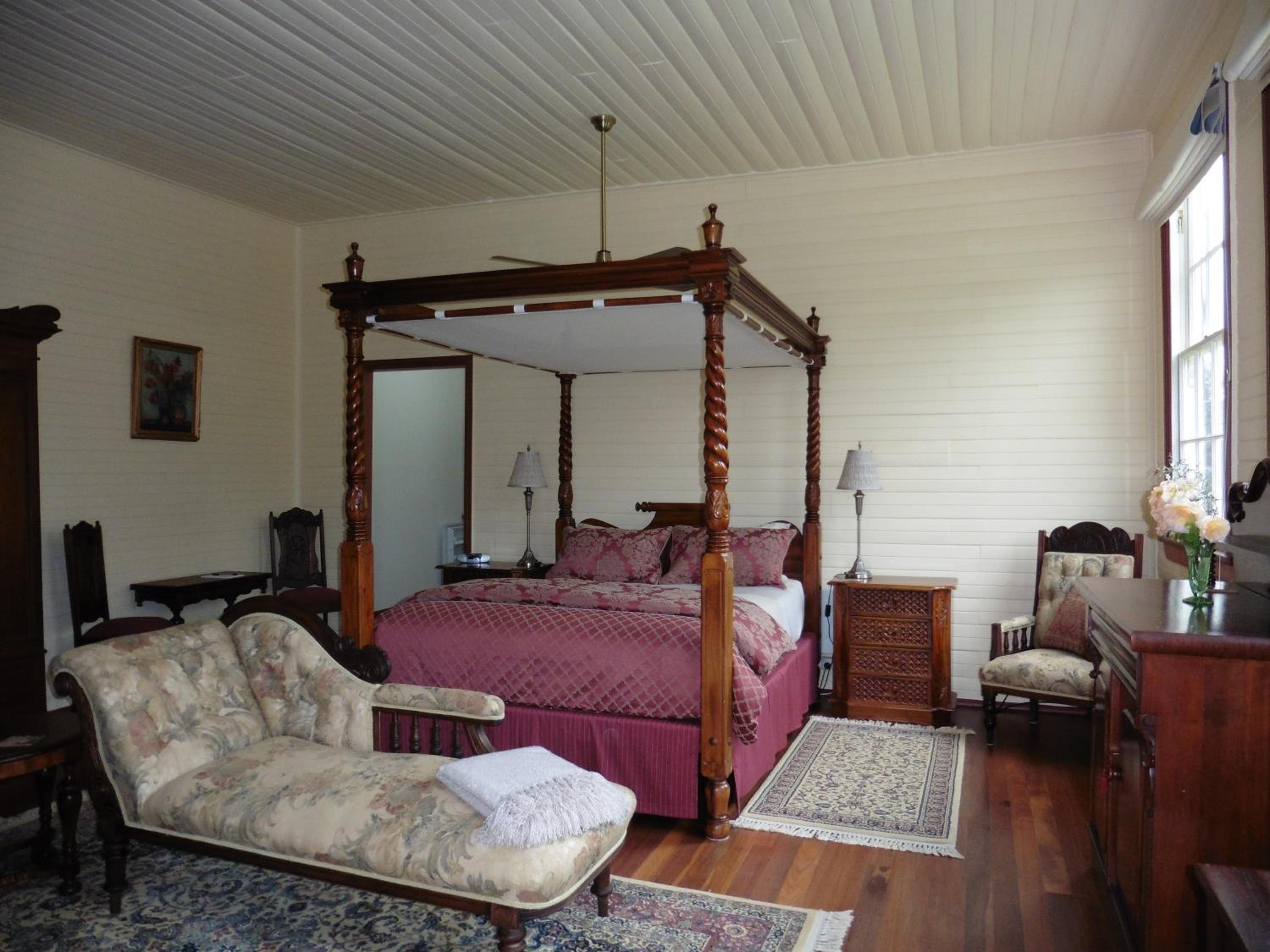 Queen Room photo 1