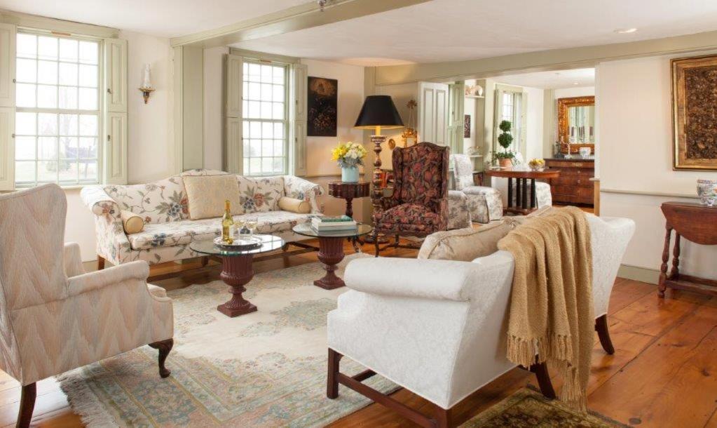 Six-Bedroom House photo 1