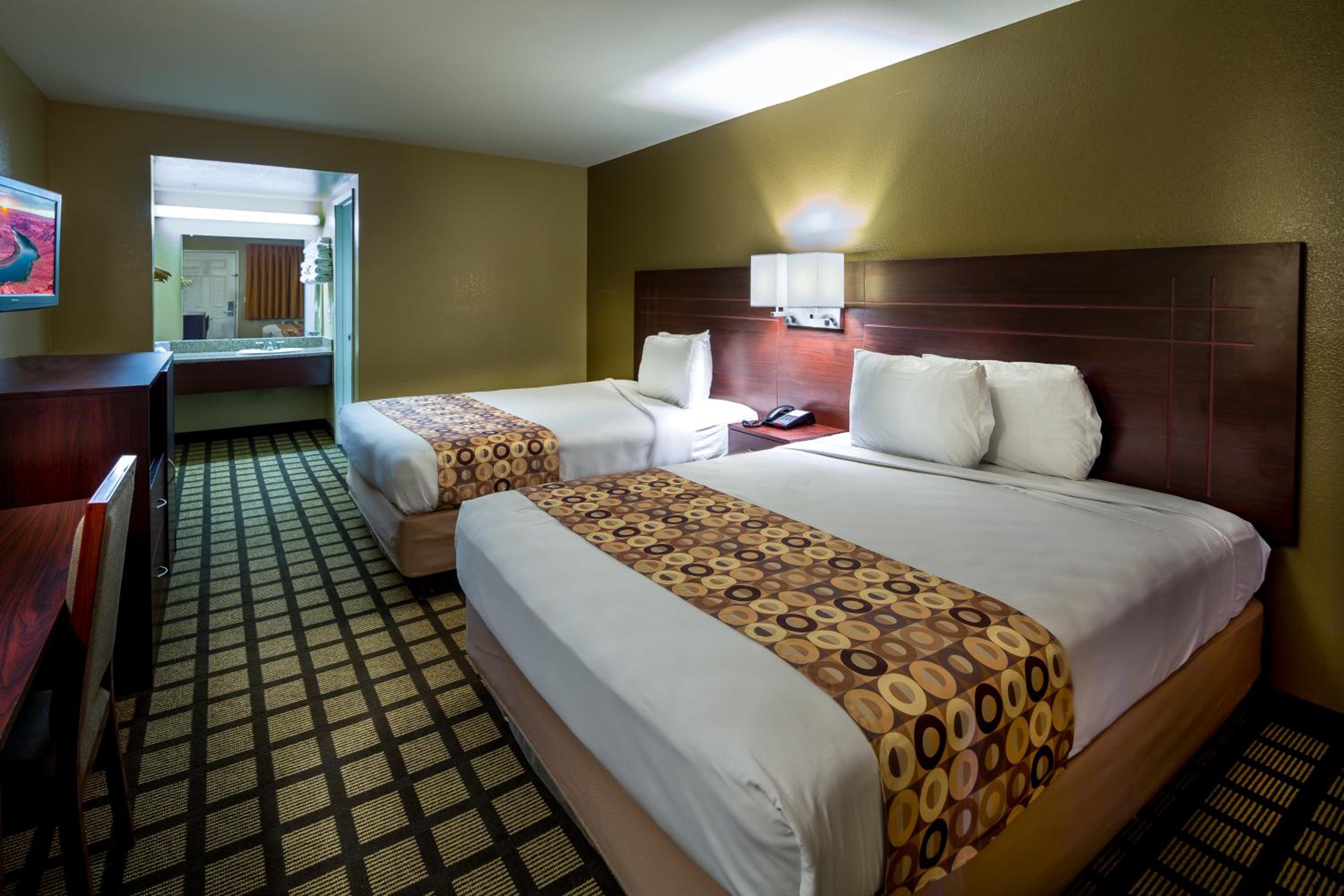Queen Room with Two Queen Beds - Photo 1