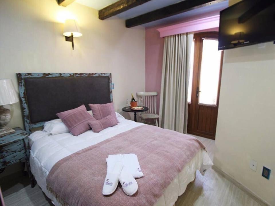 Queen Room with Balcony photo 2