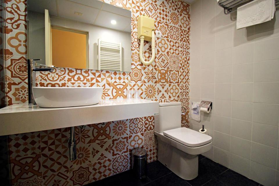 Deluxe Double Room with Balcony photo 3