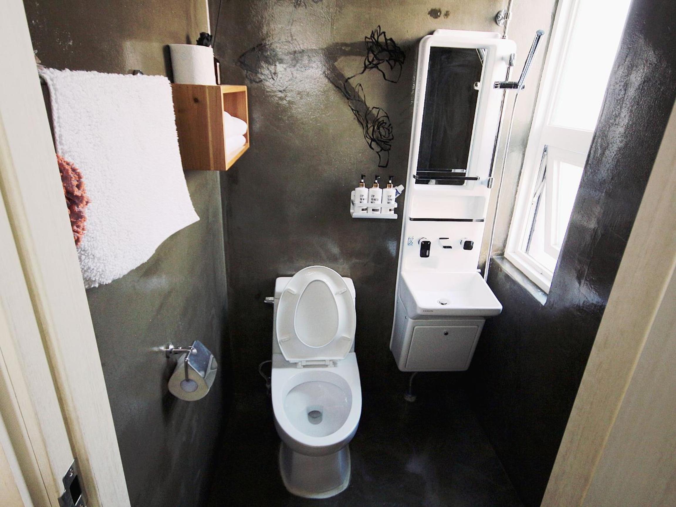 Twin Room - Photo 5