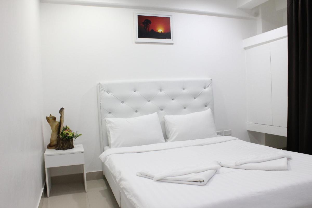 Deluxe Double Room with Balcony photo 1