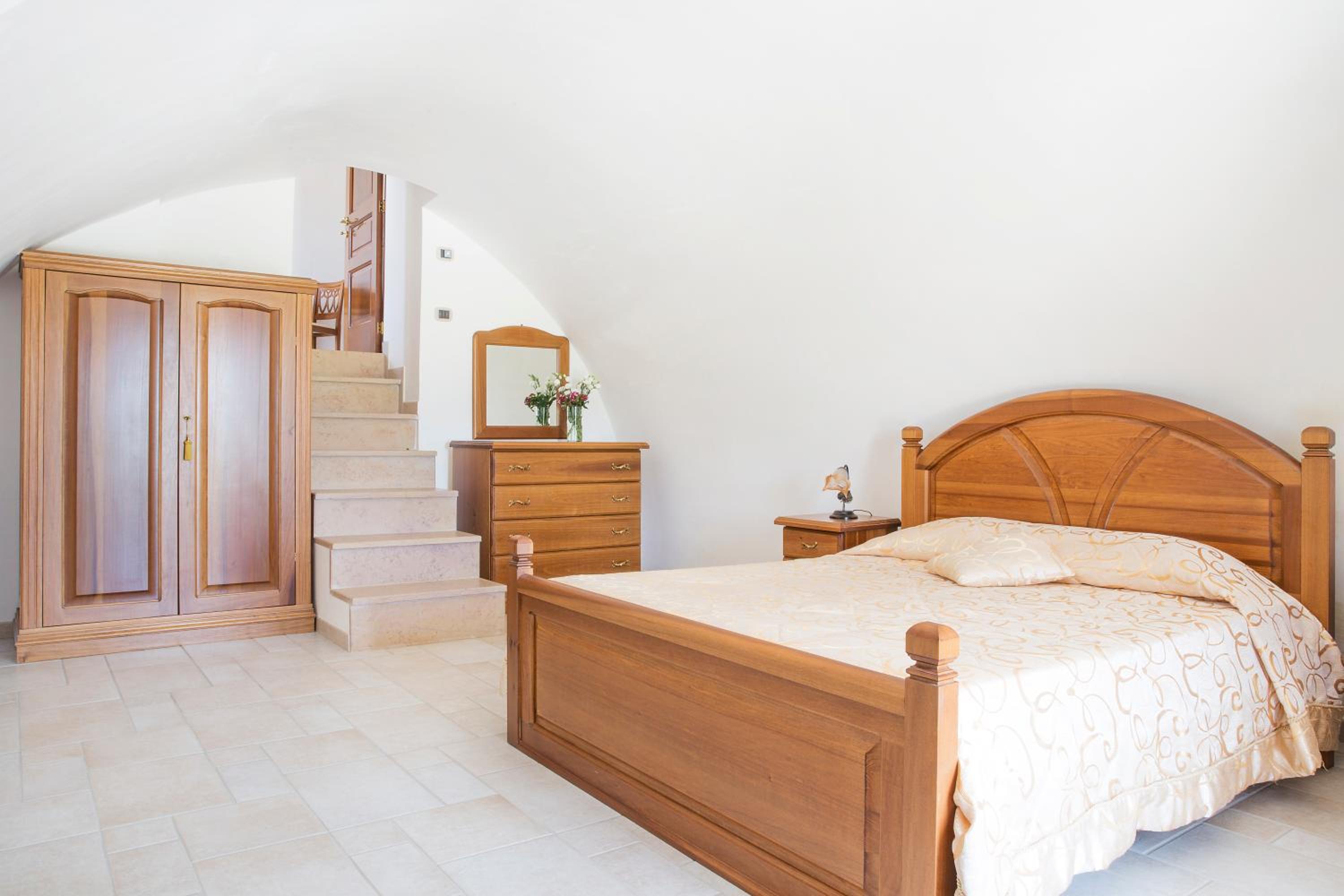 Deluxe Double Room (2 Adults + 1 Child)