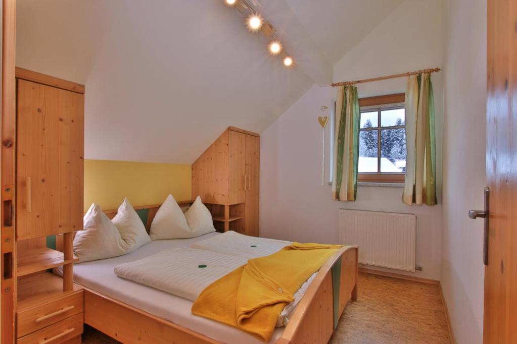 Two-Bedroom Apartment with Balcony photo 2