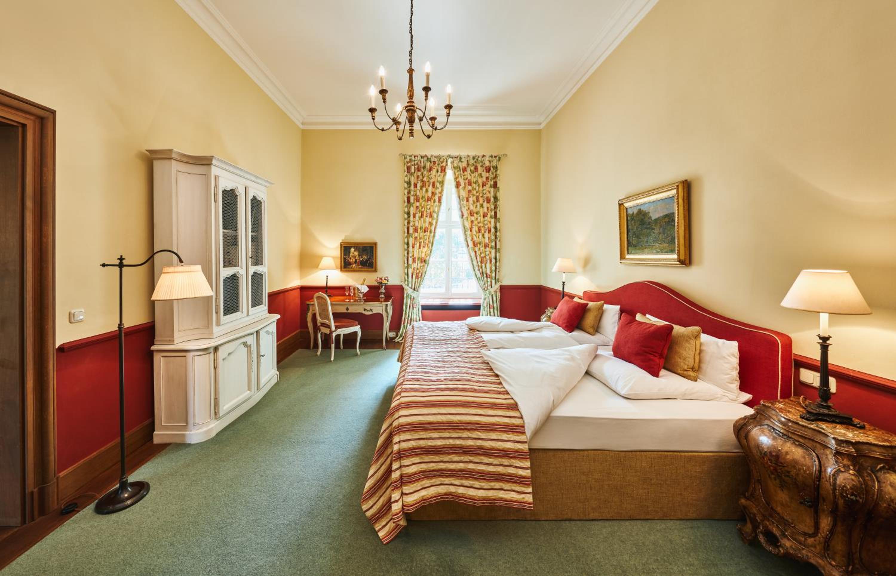 Deluxe Double or Twin Room with Park View - Photo 1