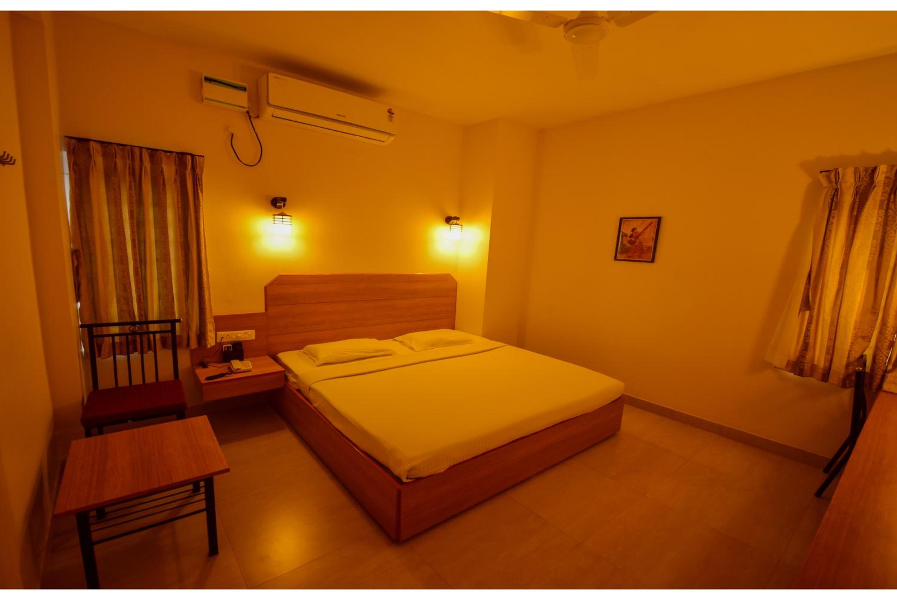 Deluxe Double or Twin Room photo 2