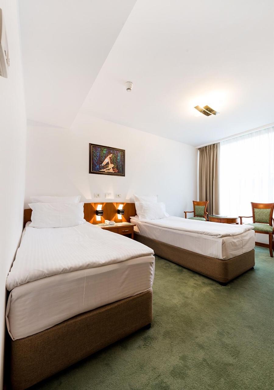 Classic Twin Room - Photo 8