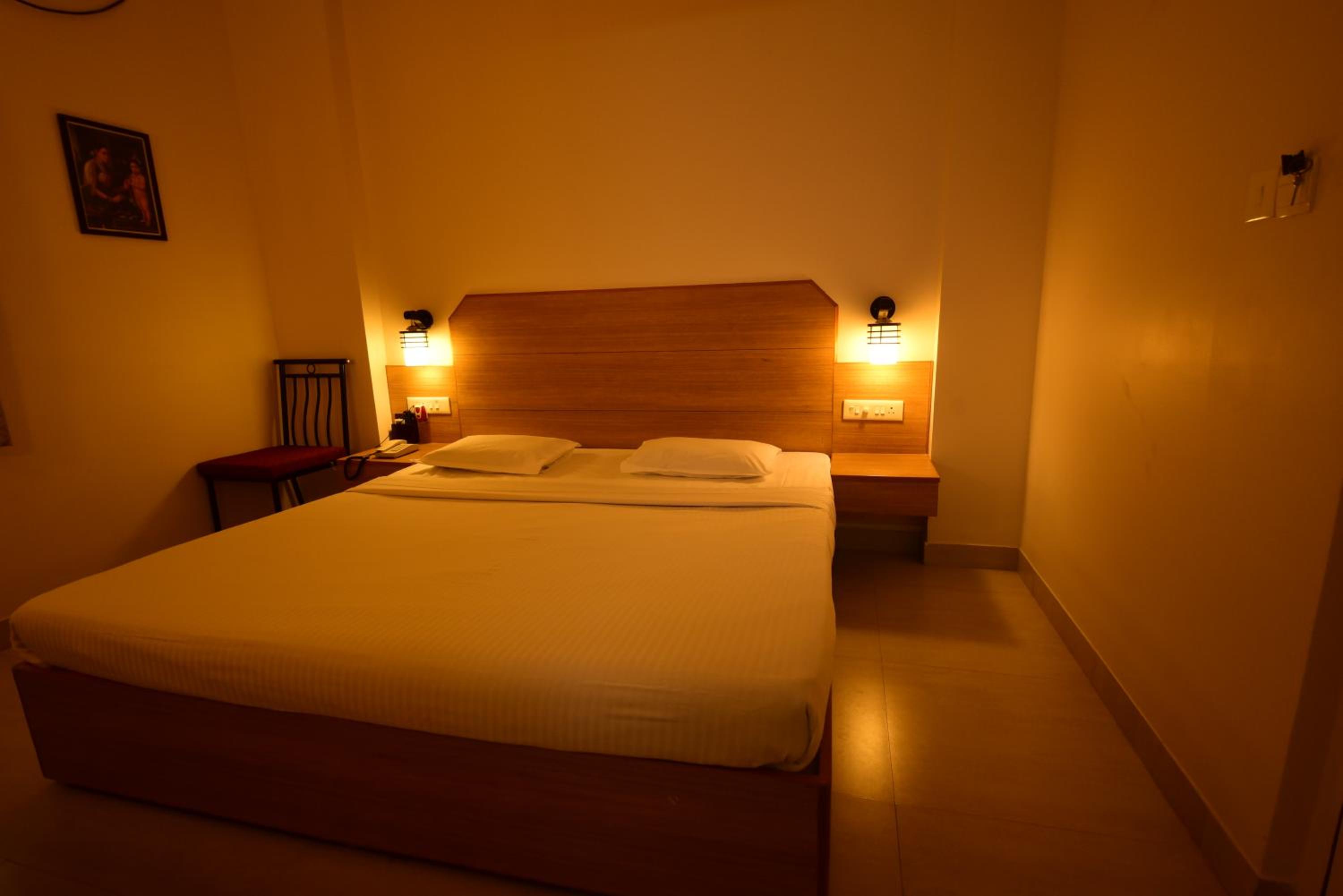 Deluxe Double Room (2 Adults + 1 Child) photo 2