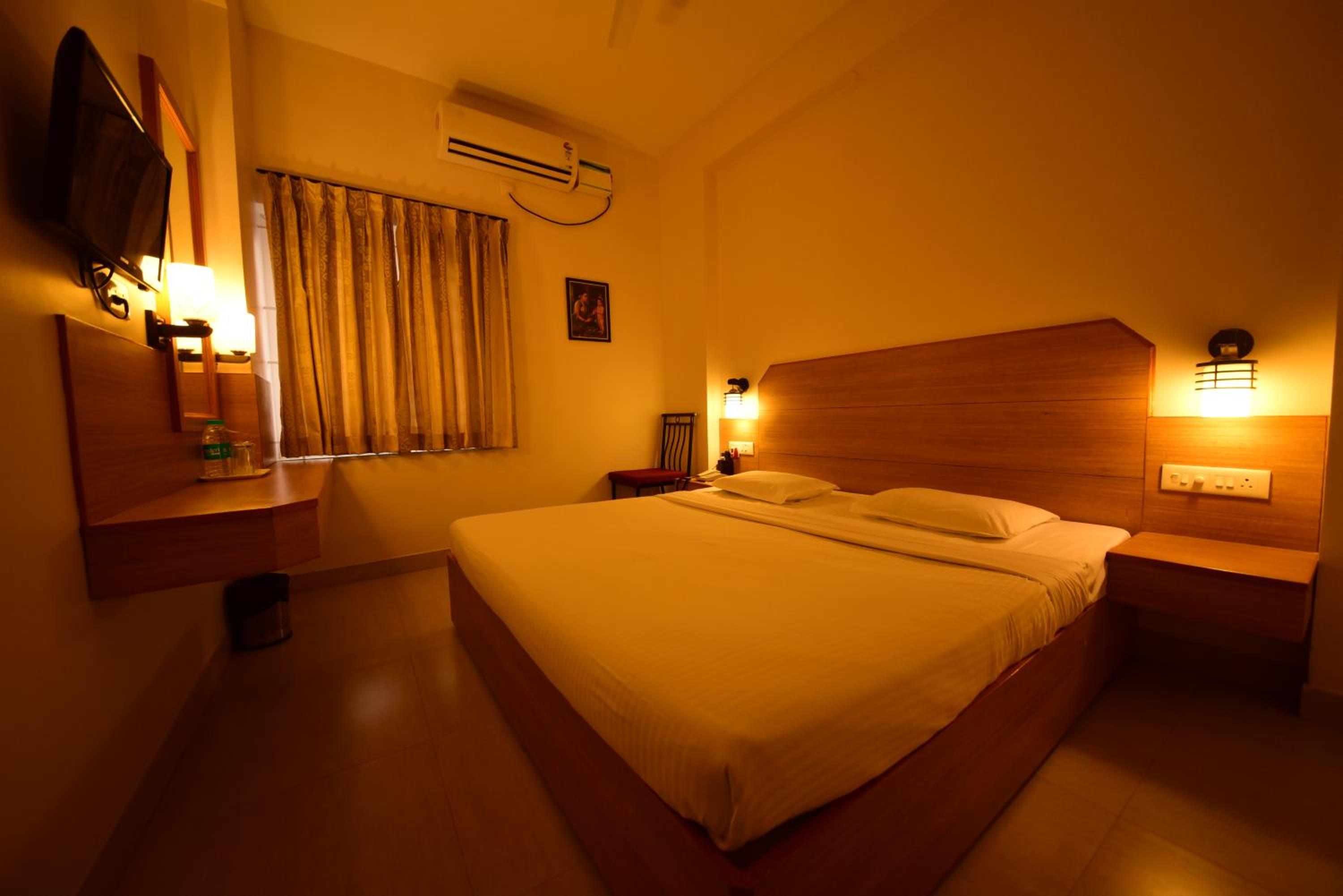 Deluxe Double Room (2 Adults + 1 Child) photo 3
