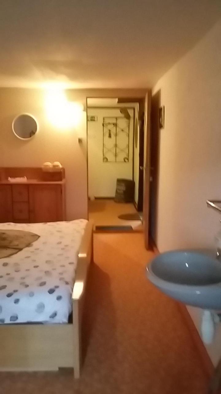 Standard Double Room With Shared Bathroom photo 1
