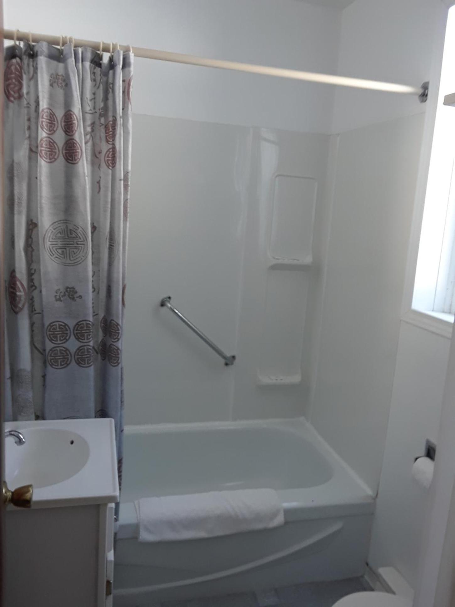 Queen Room - Photo 2