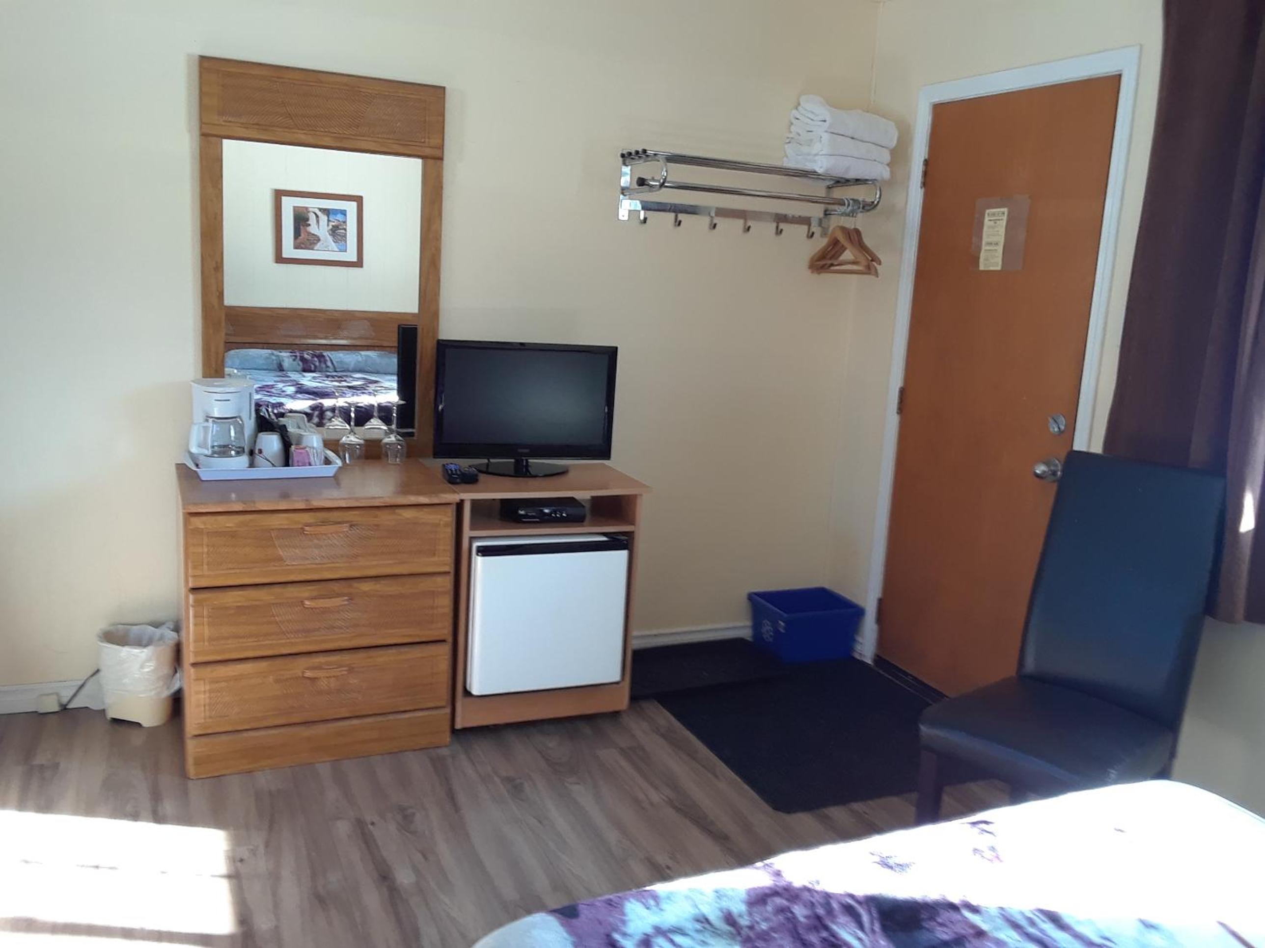 Double Room with Two Double Beds - Photo 7