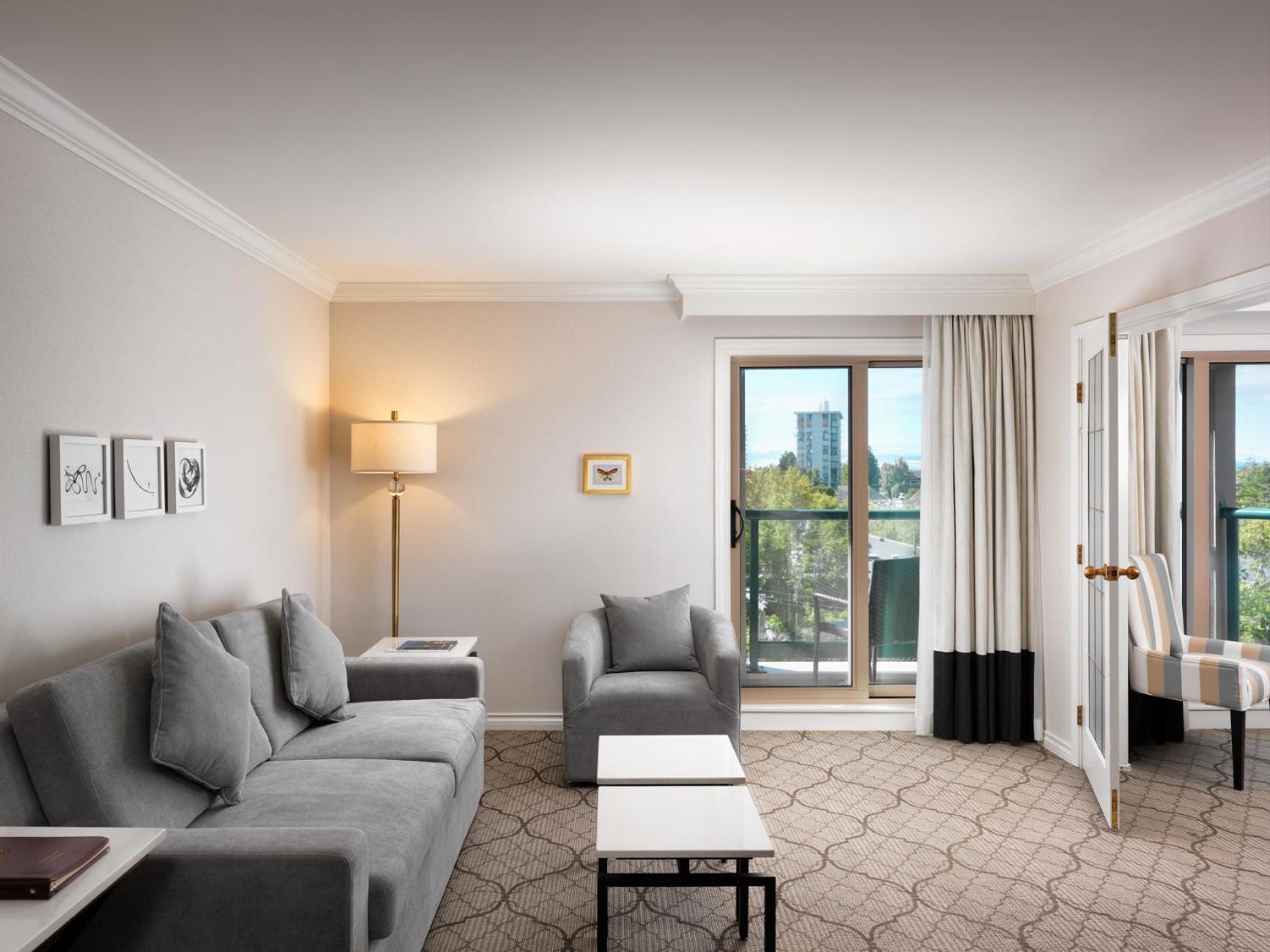 Signature Victoria Suite: King Bed with Sofa Bed - Photo 2