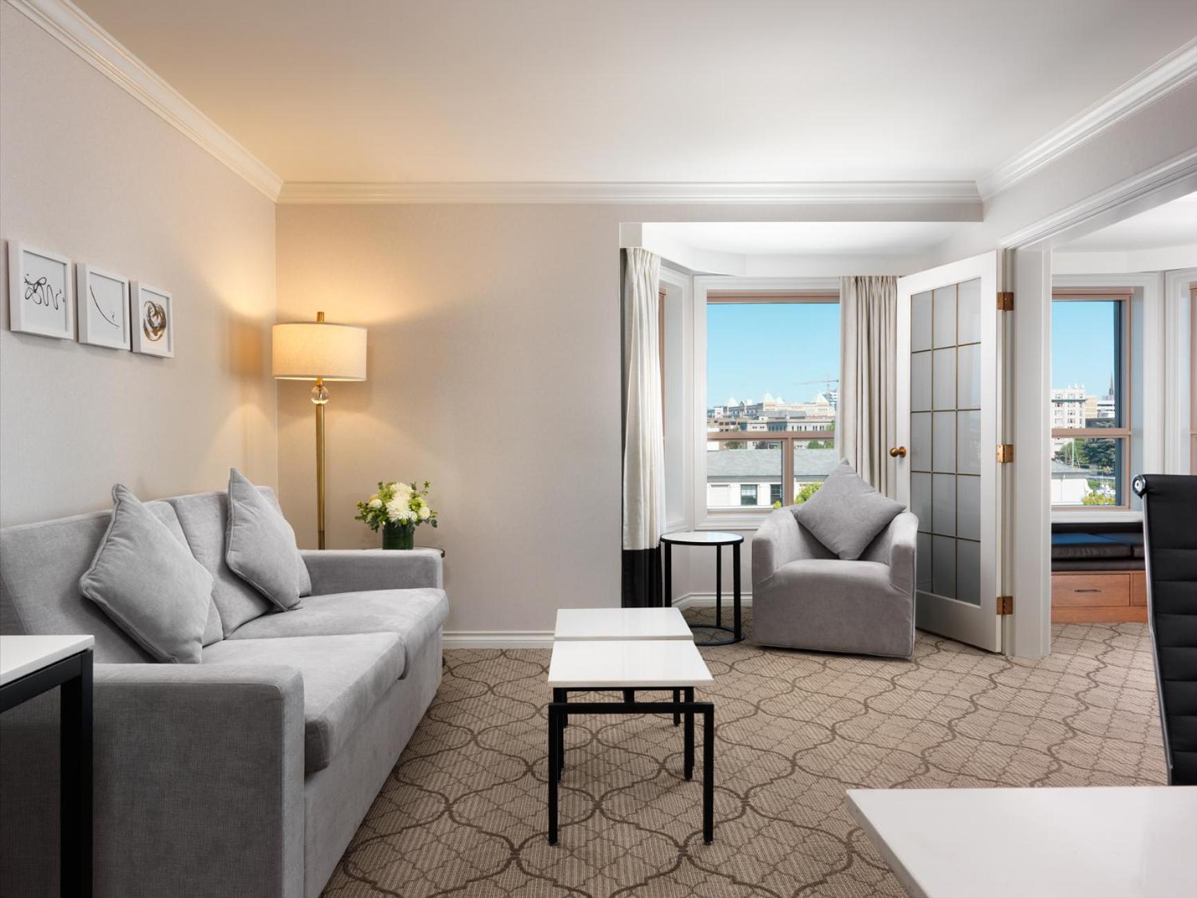 Signature Harbor View Suite: King Bed with Sofa Bed - Photo 3