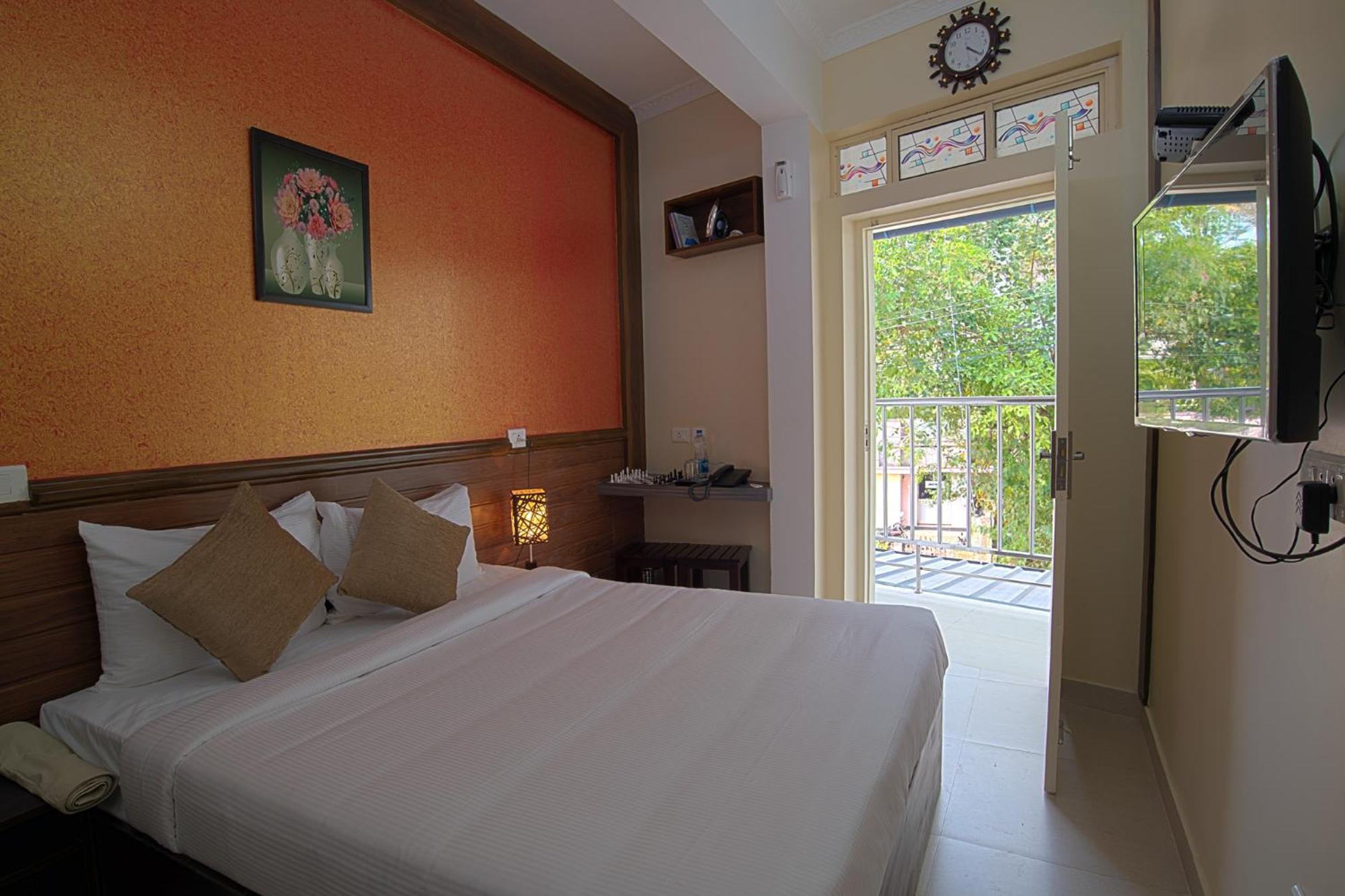 Deluxe Double Room (2 Adults + 1 Child) - Photo 14