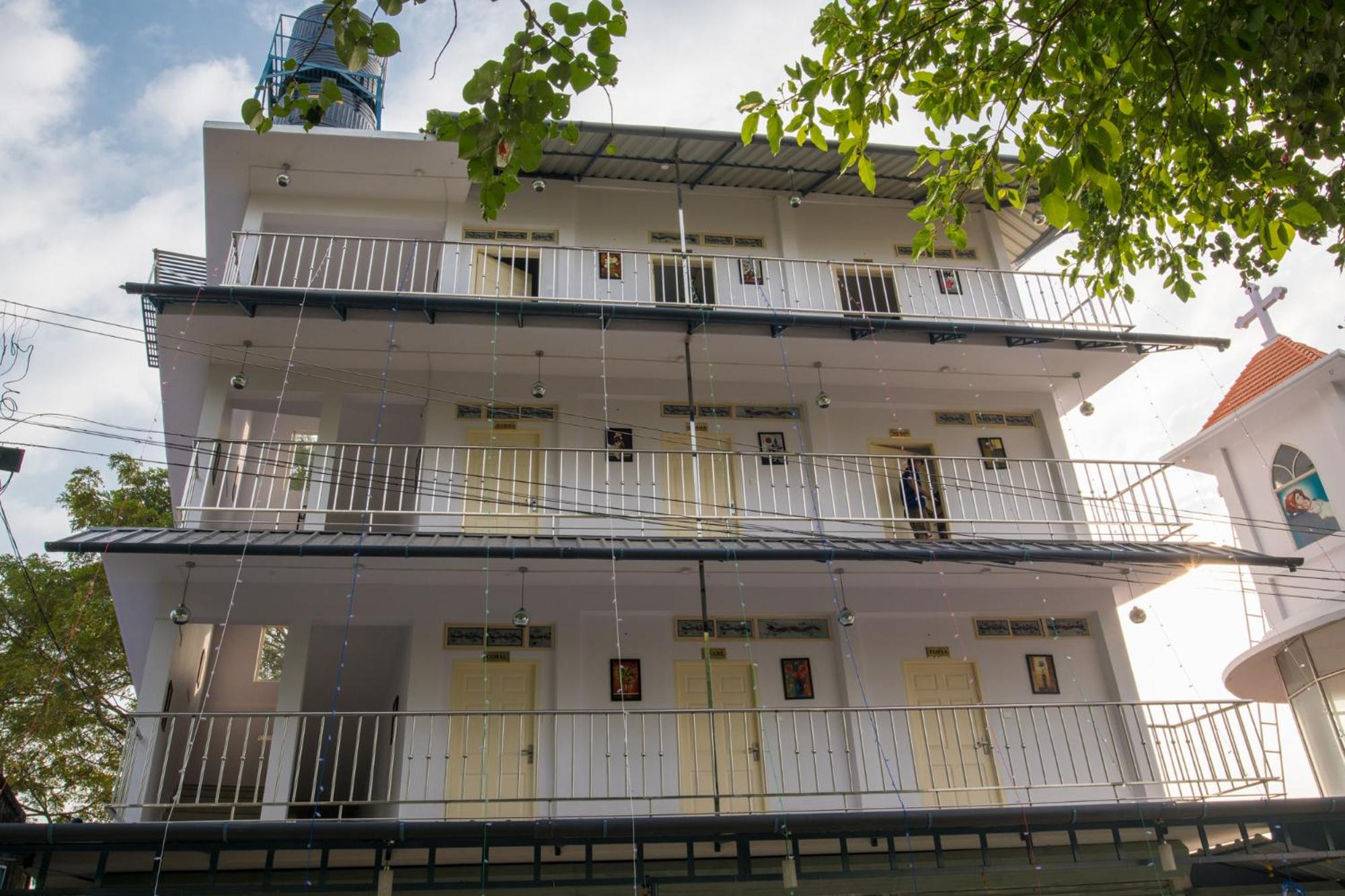 Deluxe Double Room (2 Adults + 1 Child) - Photo 10