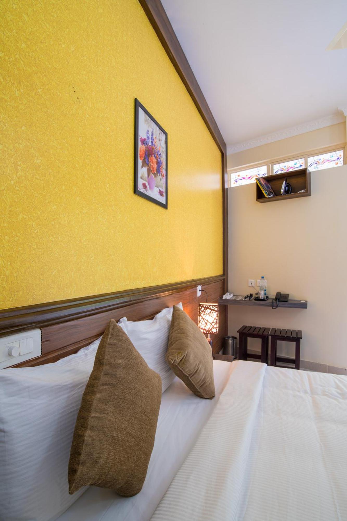 Deluxe Double Room (2 Adults + 1 Child) - Photo 8